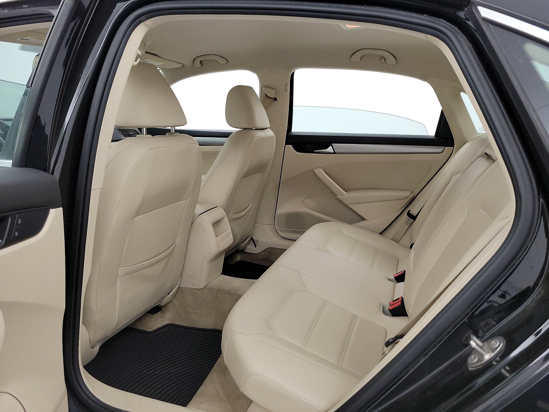 Thumbnail: 2015 Volkswagen Passat - 19
