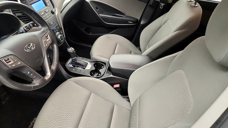 2013 Hyundai Santa Fe GLS 11