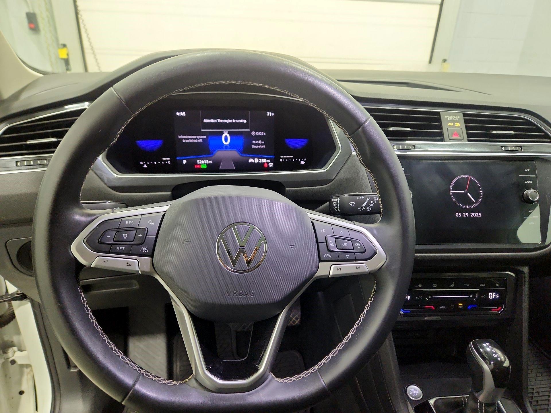Thumbnail: 2022 Volkswagen Tiguan - 10