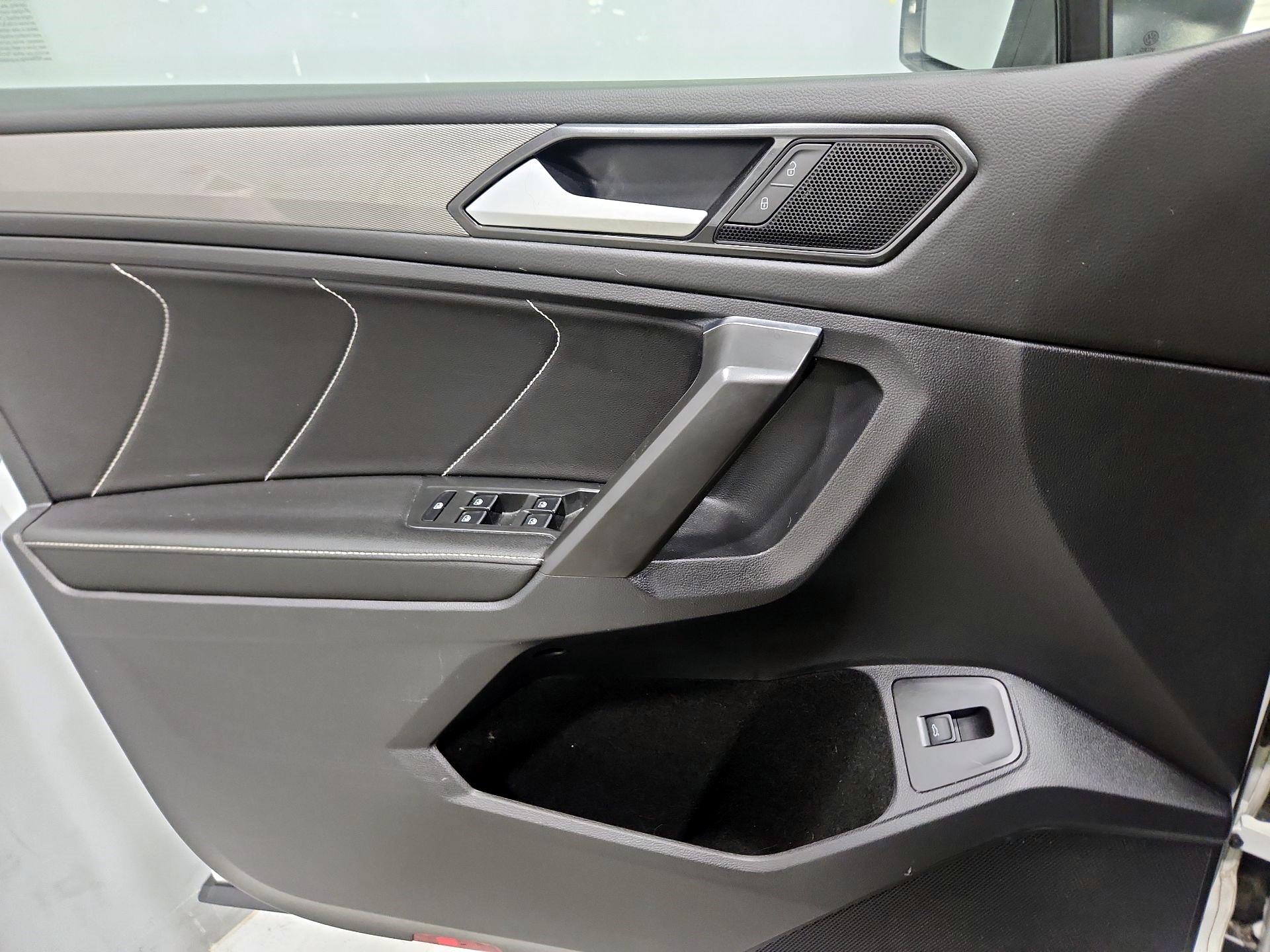 Thumbnail: 2022 Volkswagen Tiguan - 12