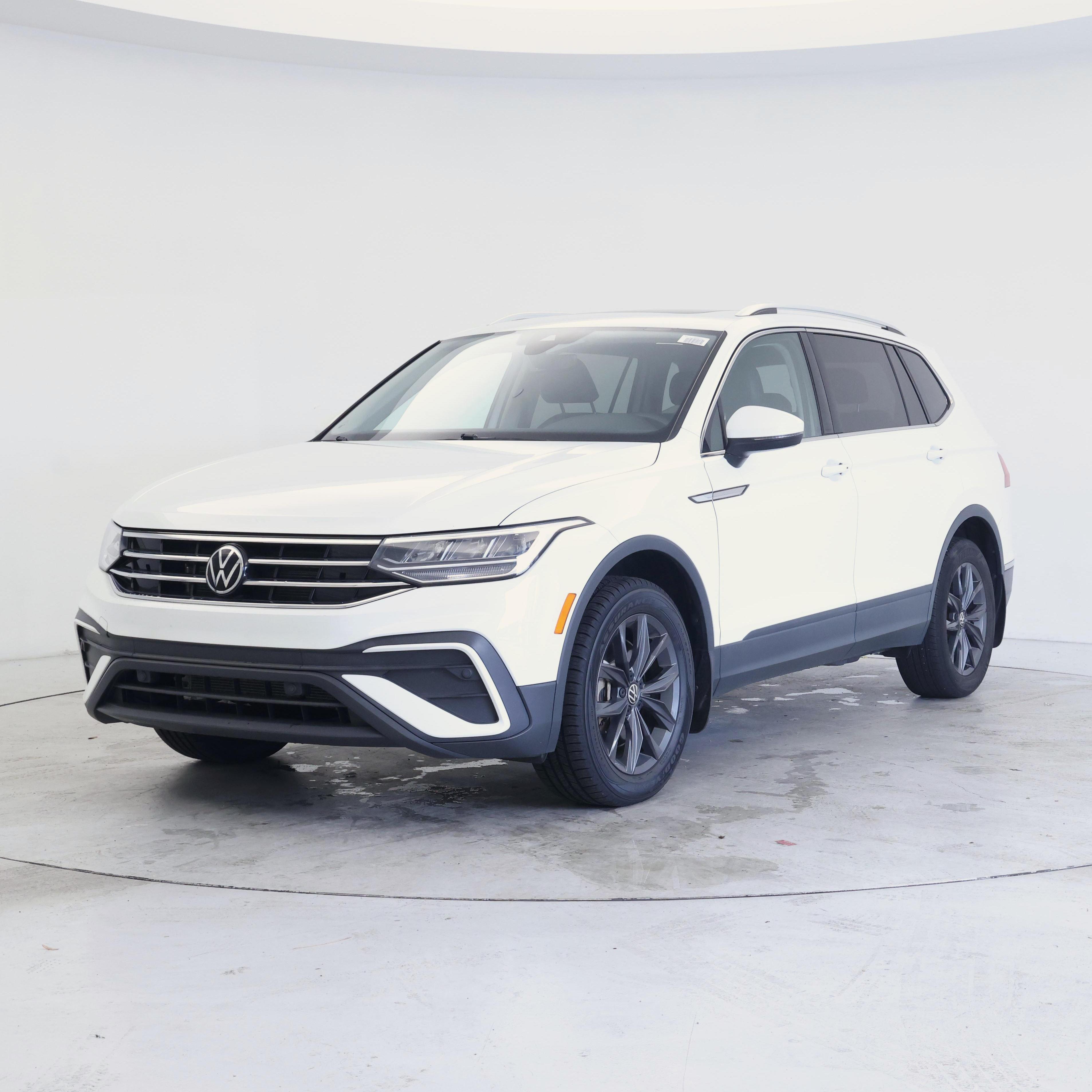 Thumbnail: 2022 Volkswagen Tiguan - 4