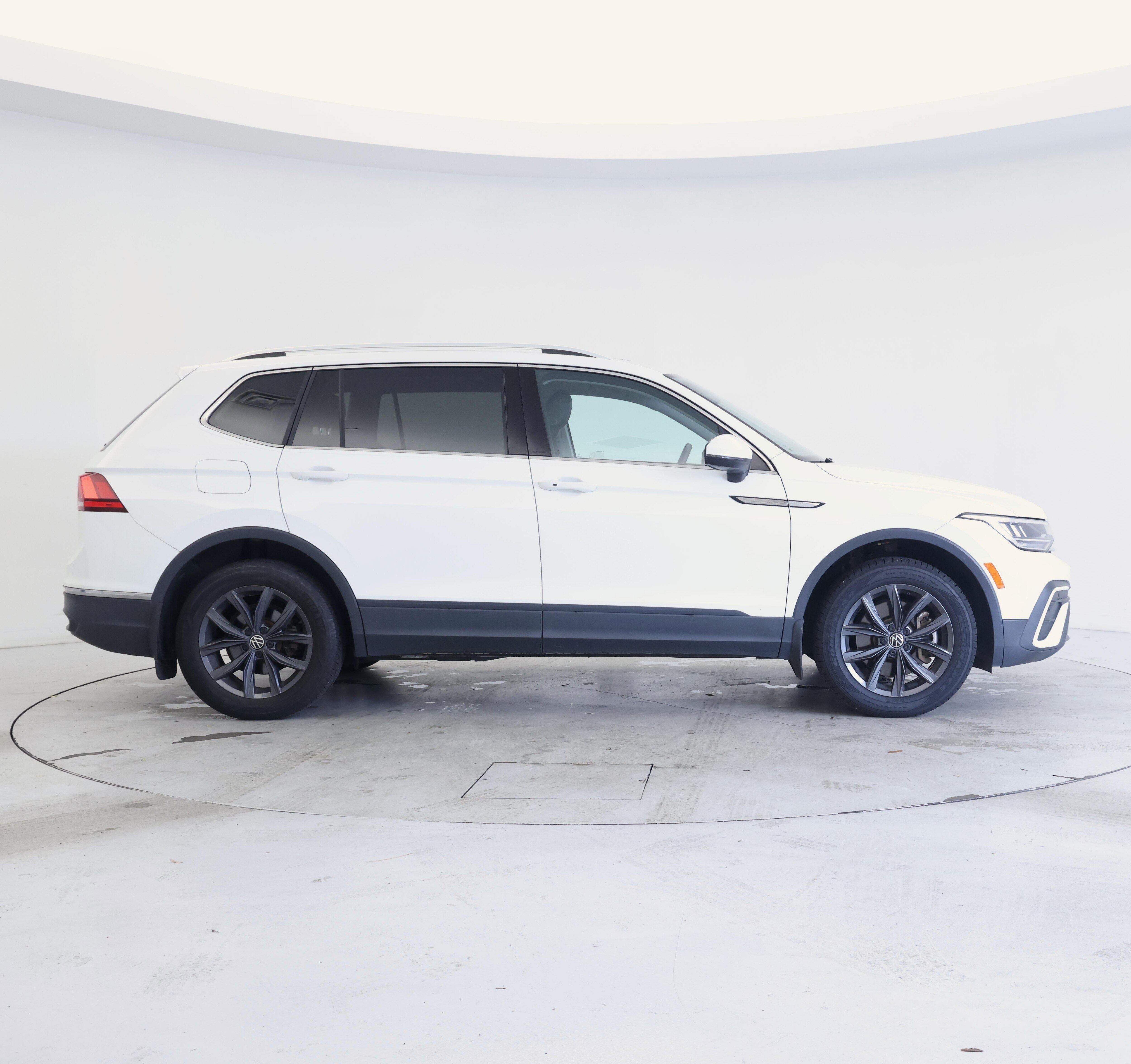 Thumbnail: 2022 Volkswagen Tiguan - 7