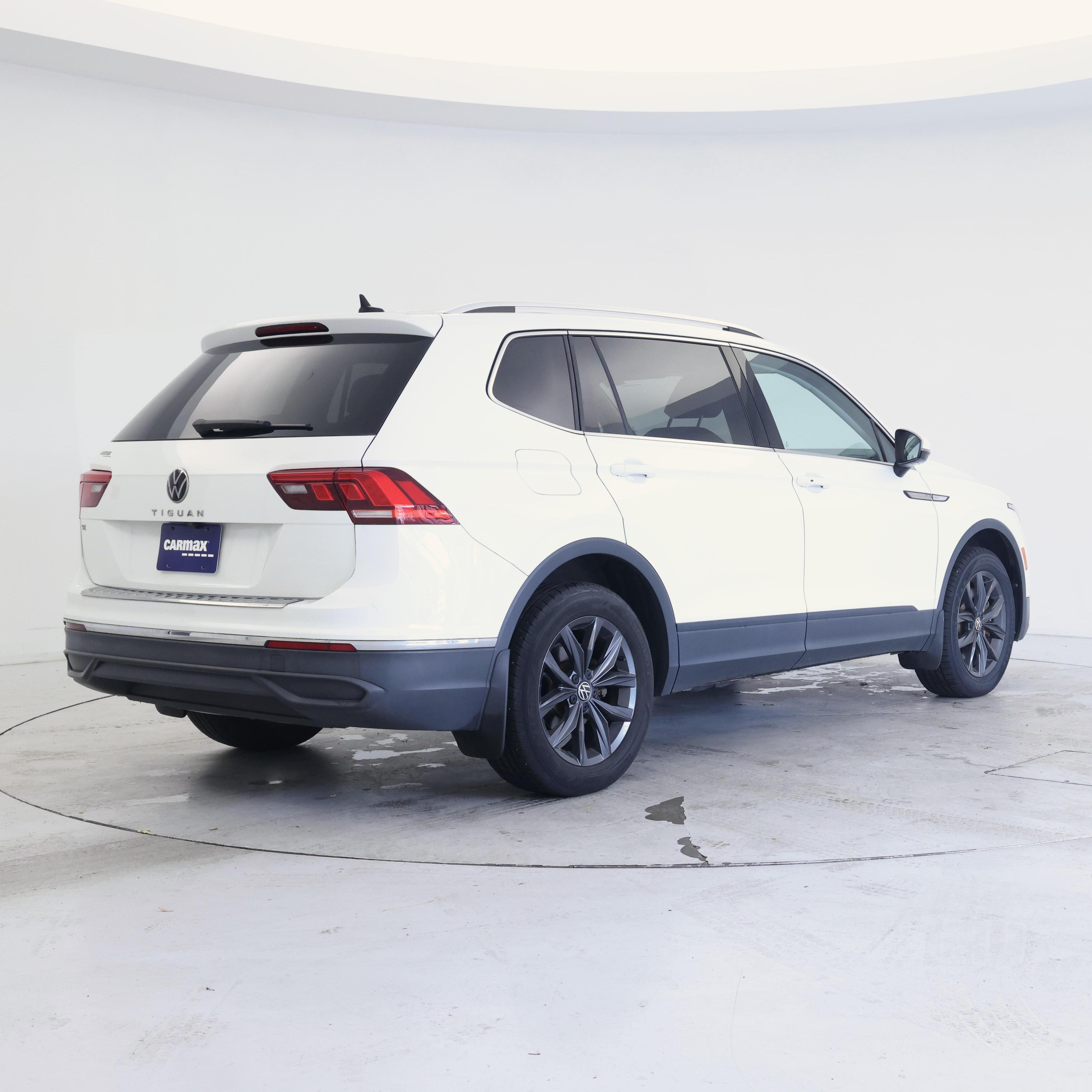 Thumbnail: 2022 Volkswagen Tiguan - 8