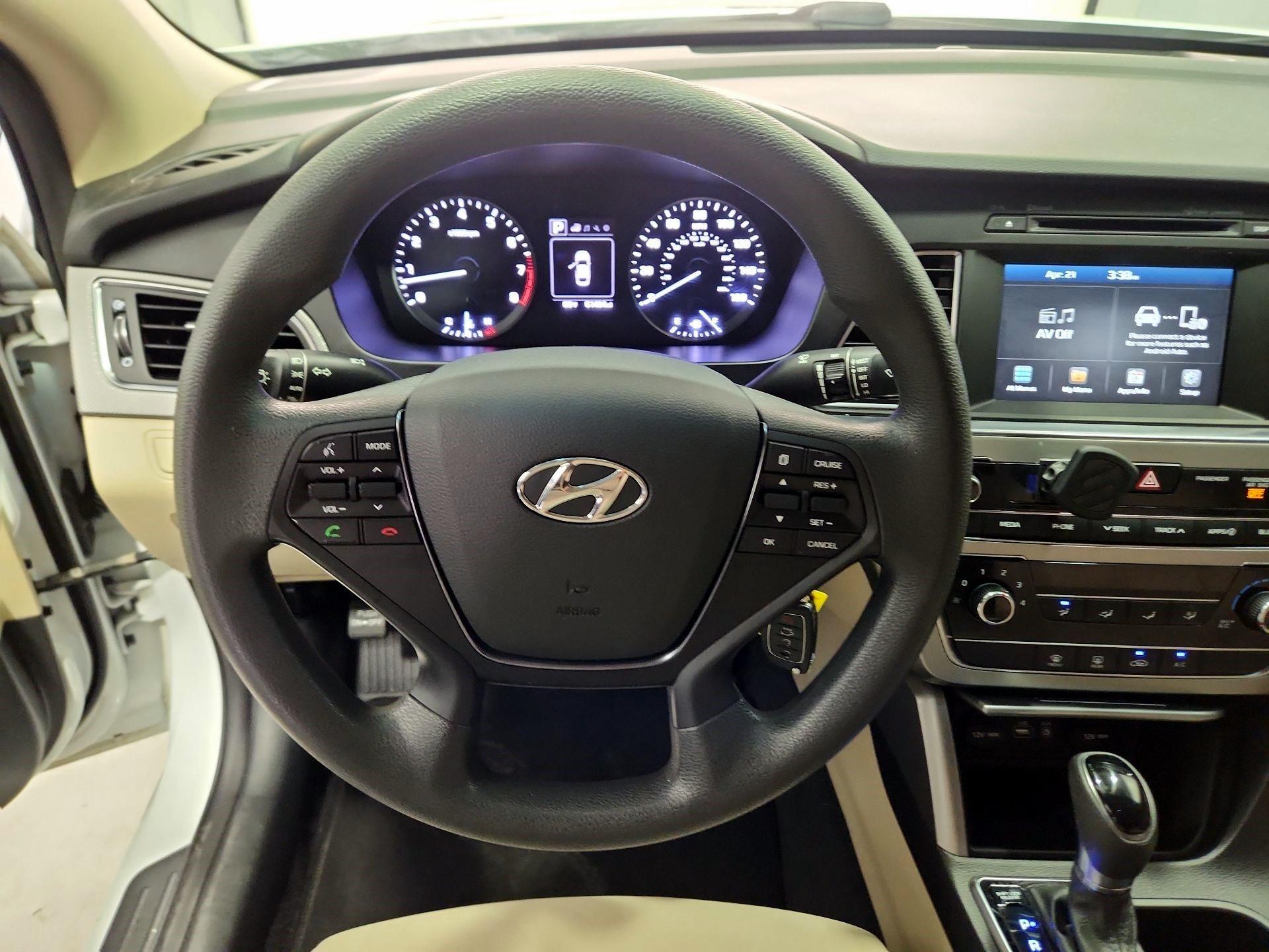 Thumbnail: 2016 Hyundai Sonata - 10