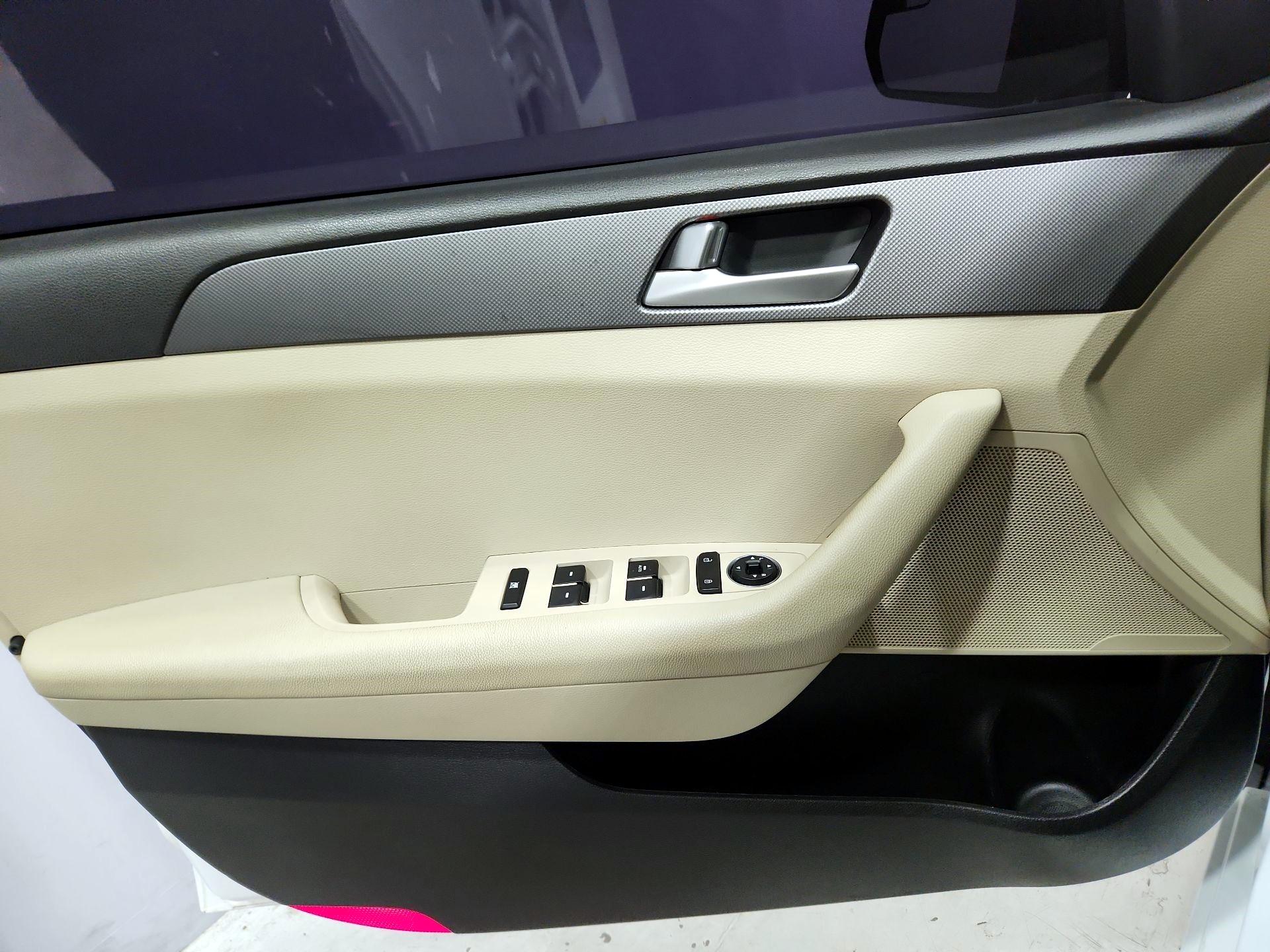 Thumbnail: 2016 Hyundai Sonata - 12