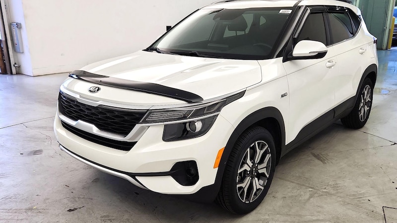 2021 Kia Seltos EX Hero Image