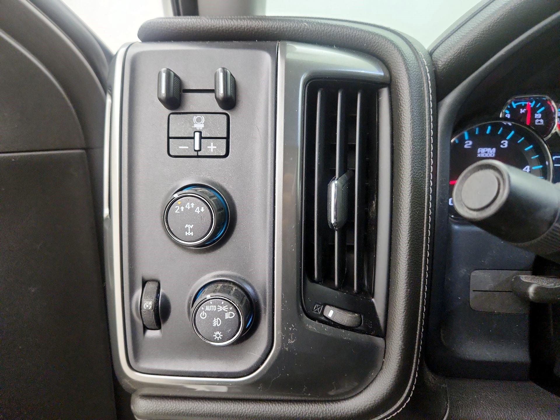 Thumbnail: 2018 Chevrolet Silverado 3500 - 13