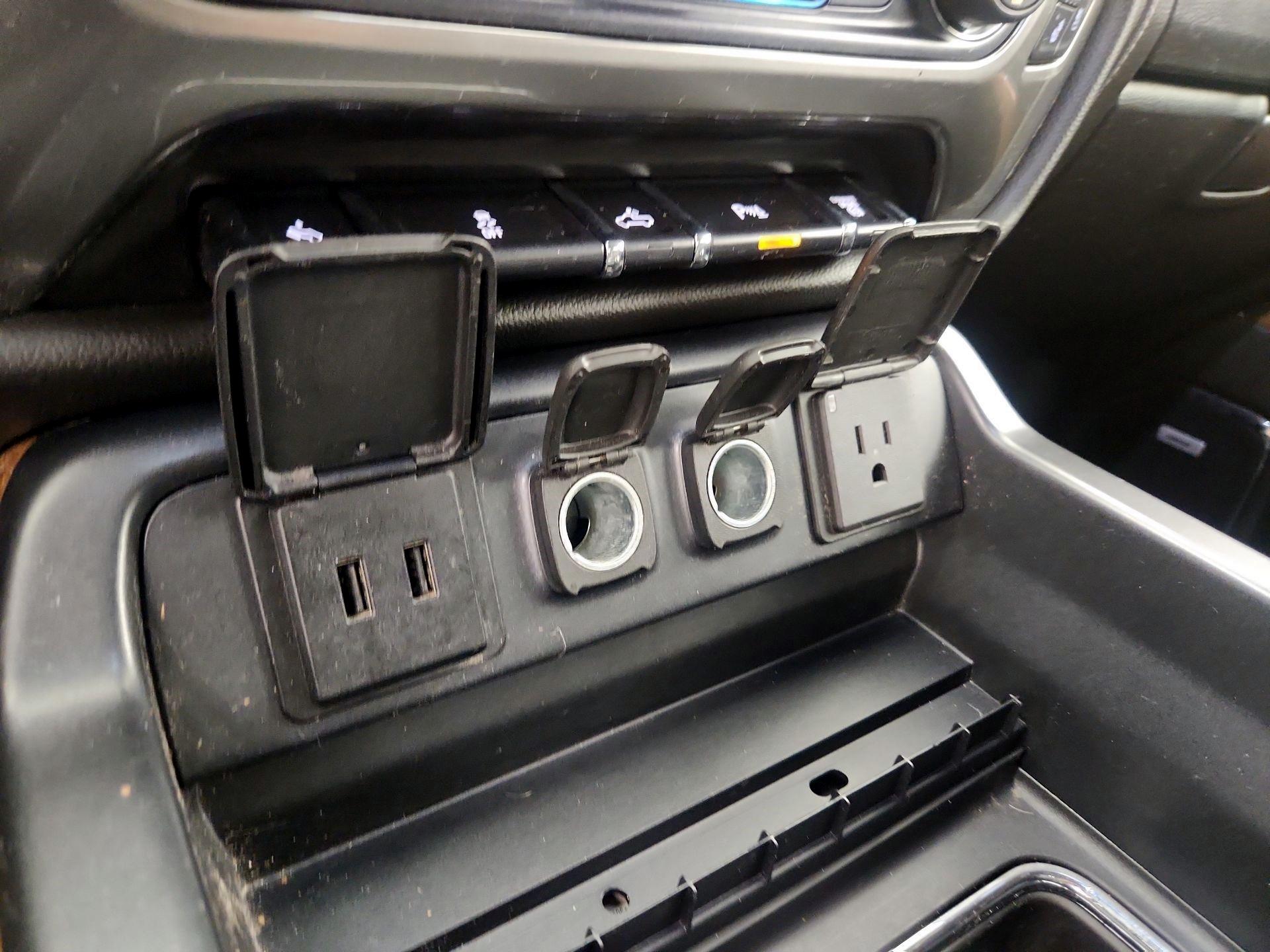 Thumbnail: 2018 Chevrolet Silverado 3500 - 19