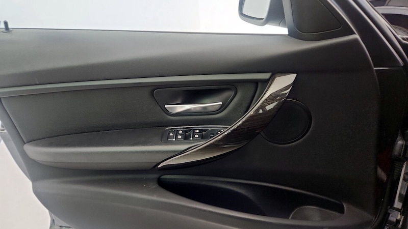 2017 BMW 3 Series 320i 12