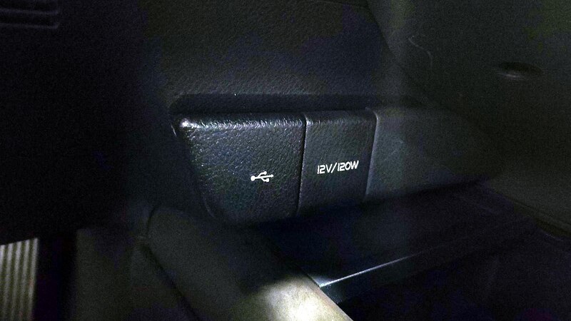 2021 Toyota Camry SE 18