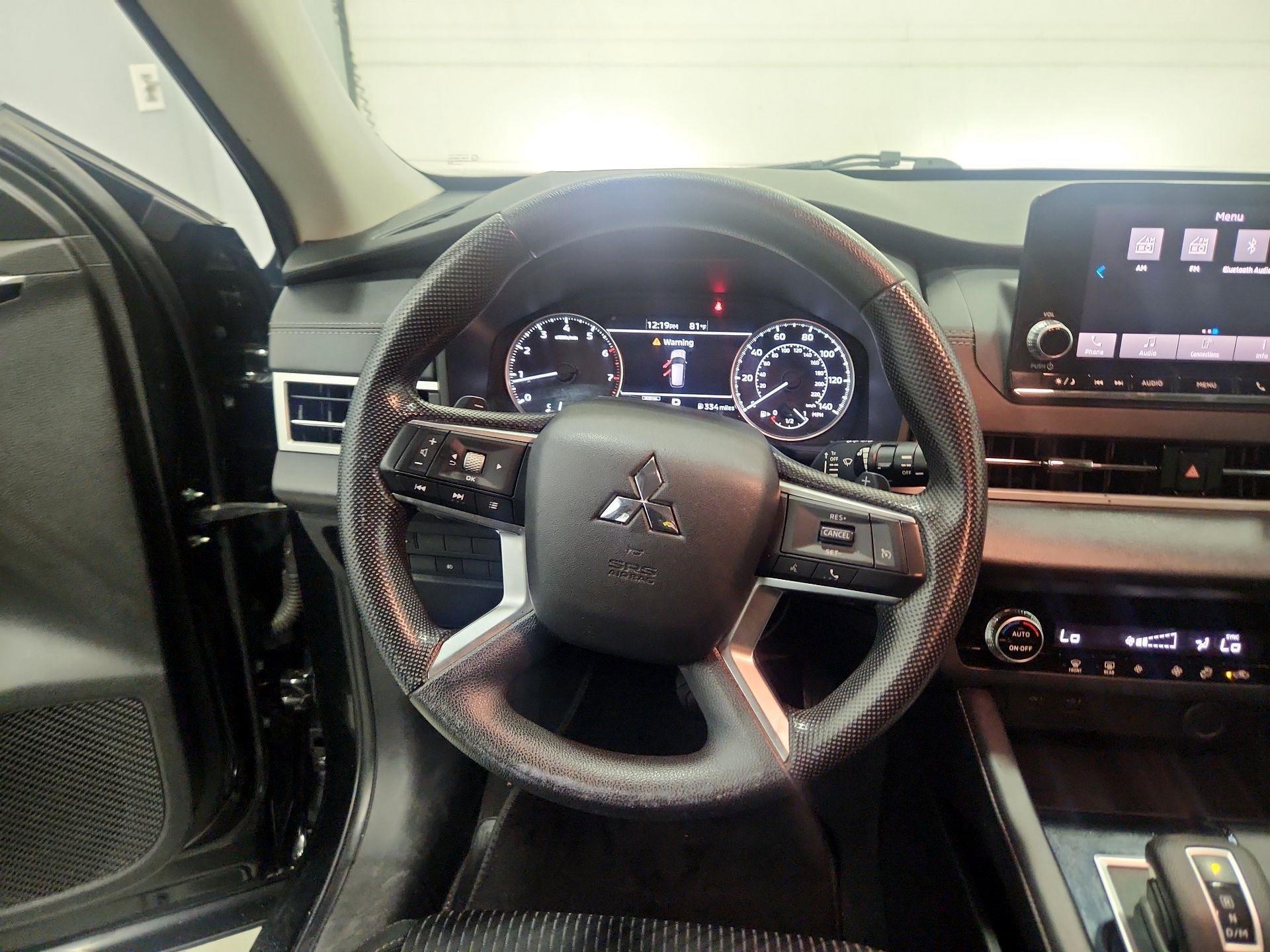 Thumbnail: 2022 Mitsubishi Outlander - 10