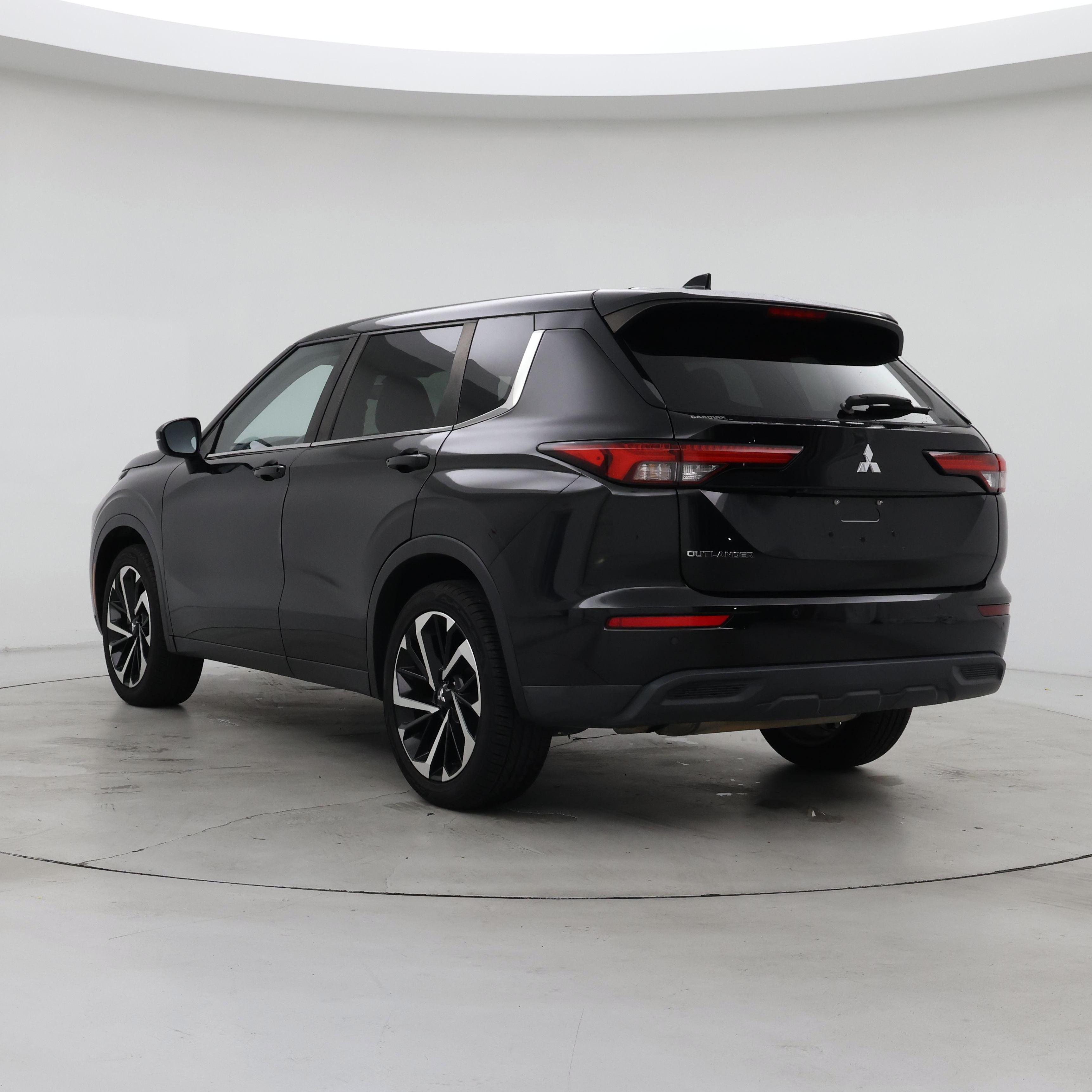 Thumbnail: 2022 Mitsubishi Outlander - 2