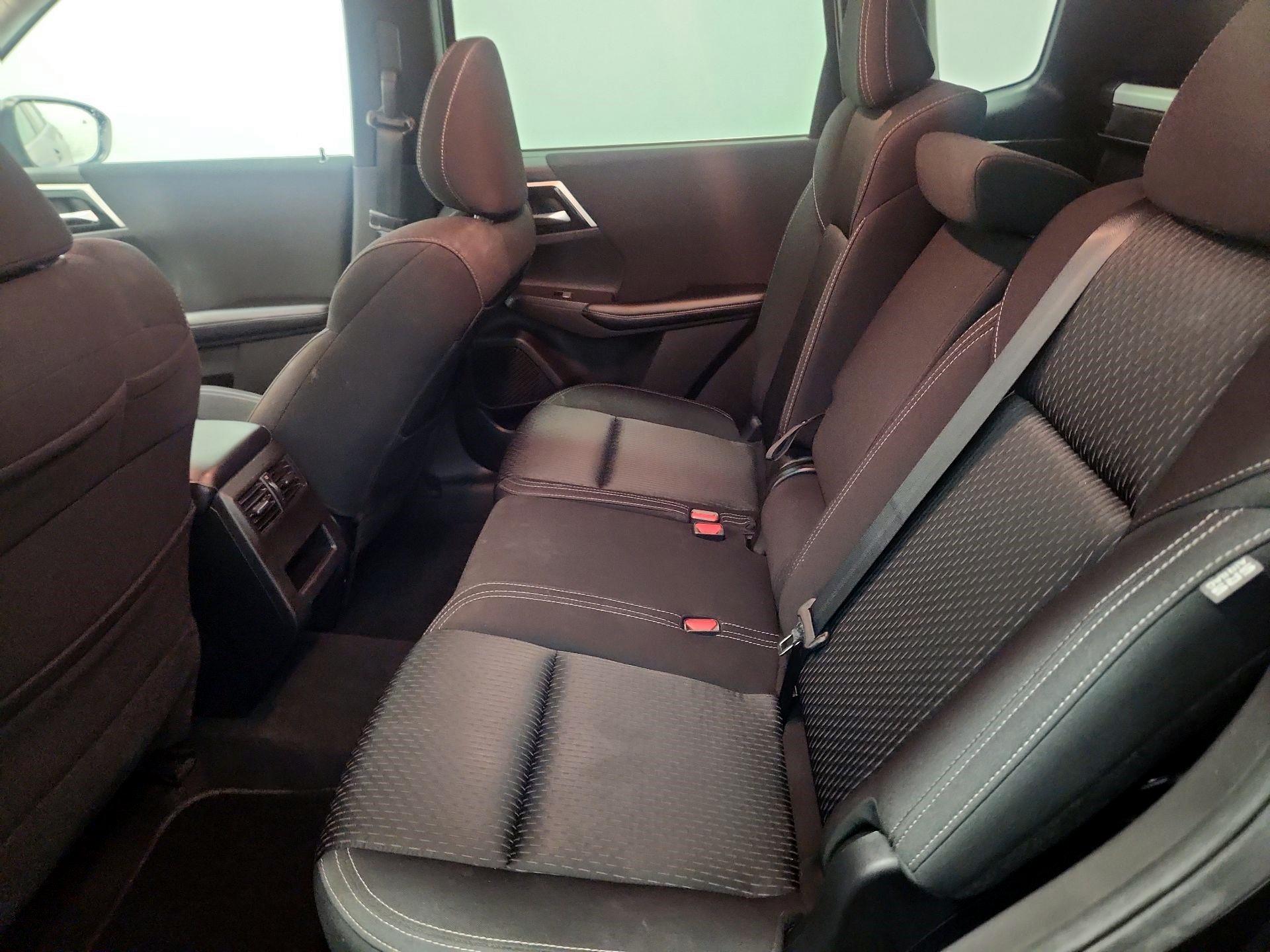 Thumbnail: 2022 Mitsubishi Outlander - 19