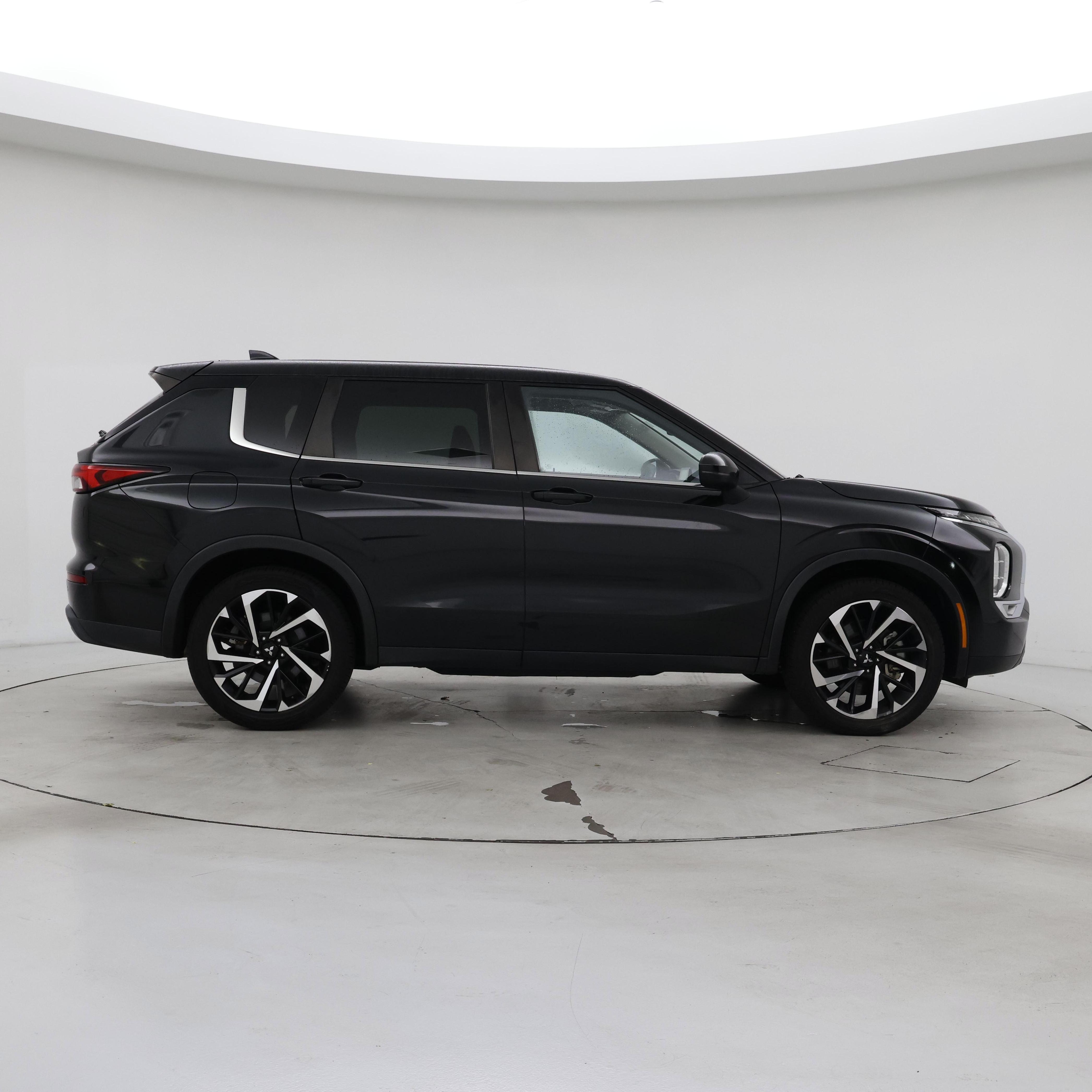 Thumbnail: 2022 Mitsubishi Outlander - 7