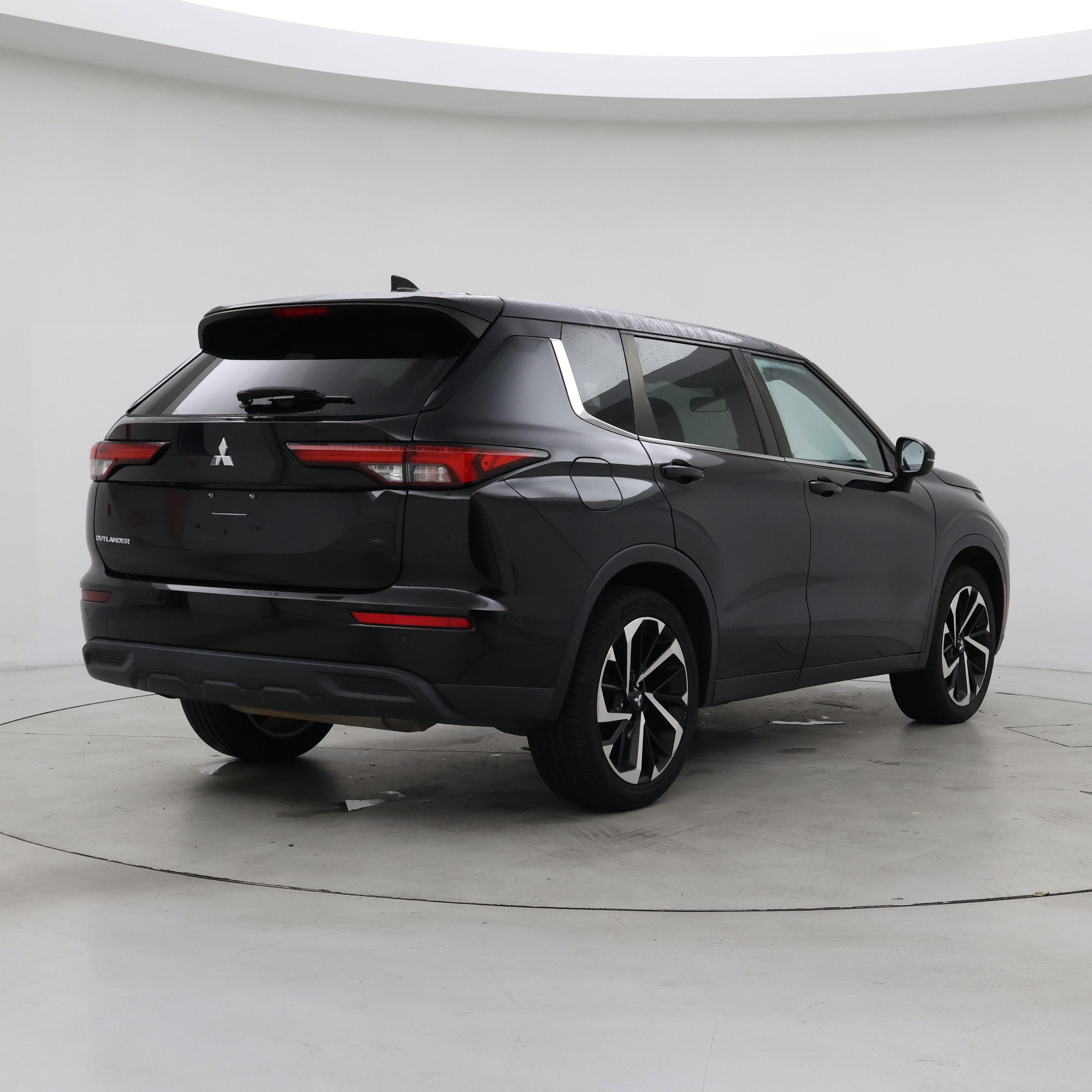 Thumbnail: 2022 Mitsubishi Outlander - 8