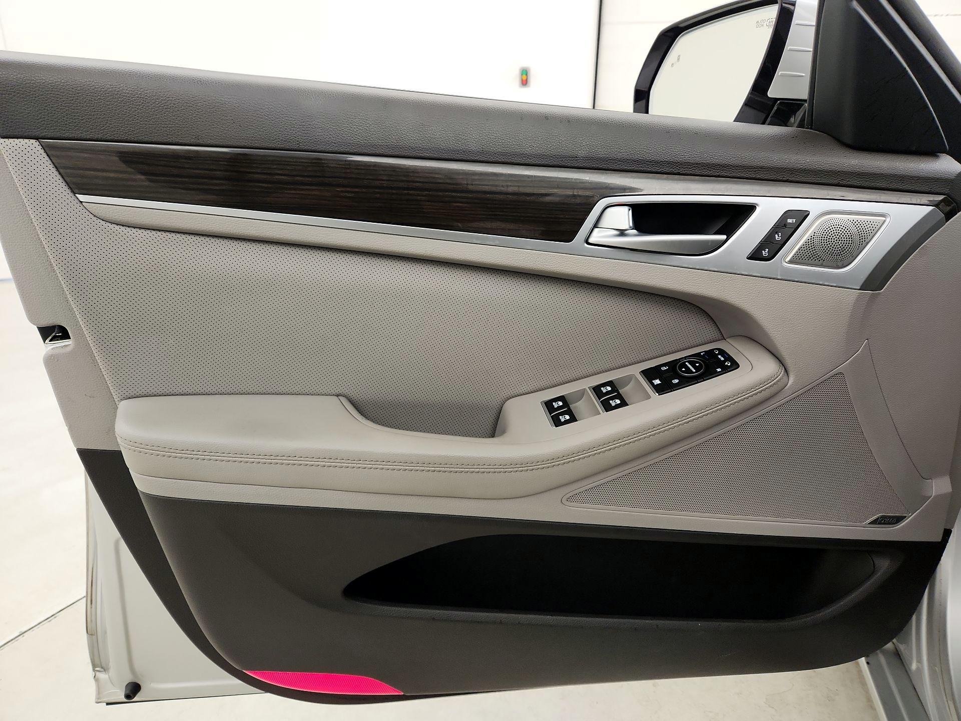 Thumbnail: 2018 Genesis G80 - 12