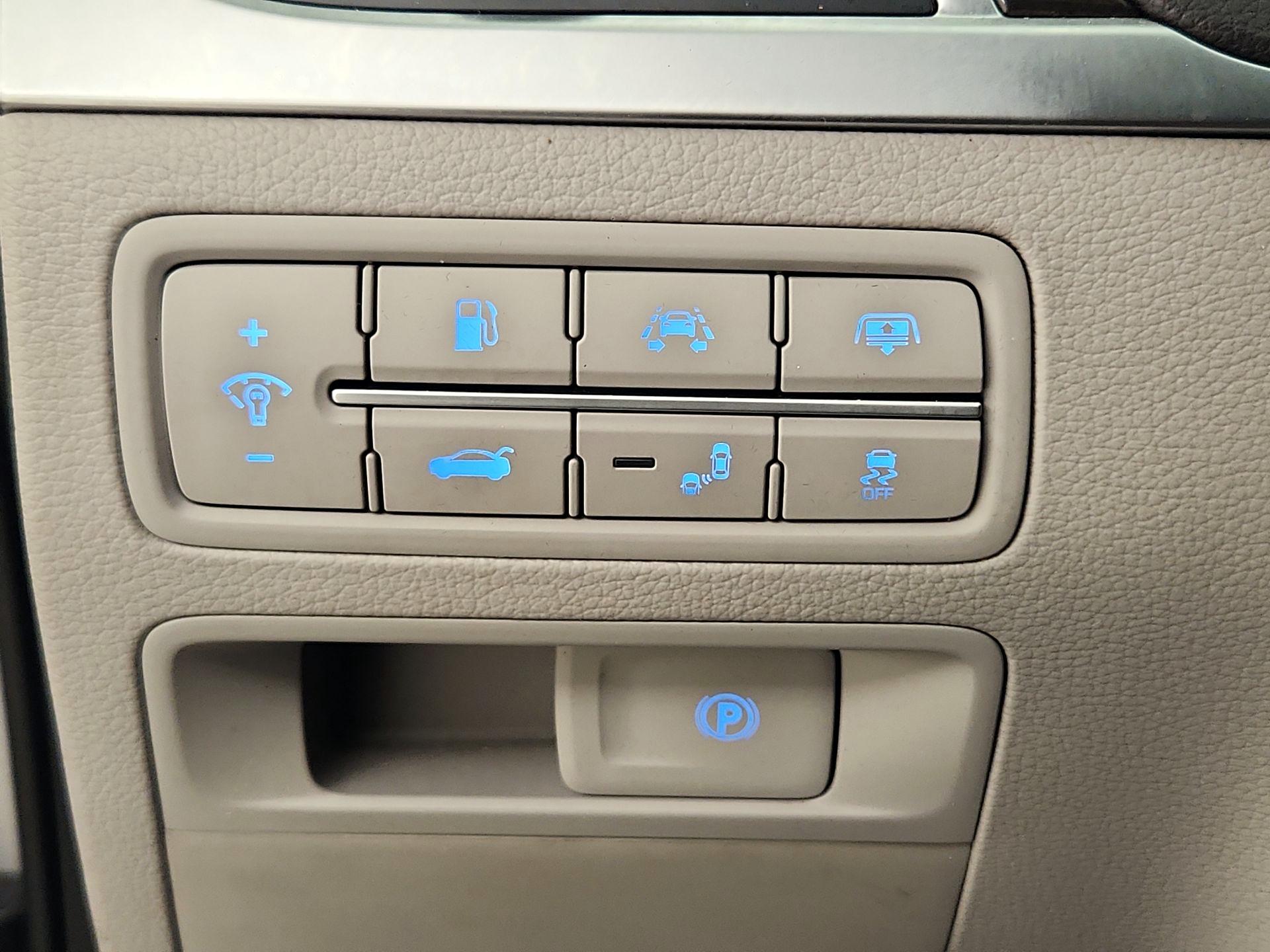 Thumbnail: 2018 Genesis G80 - 13