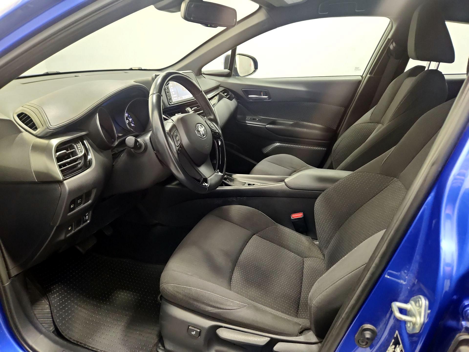 Thumbnail: 2018 Toyota C-HR - 11