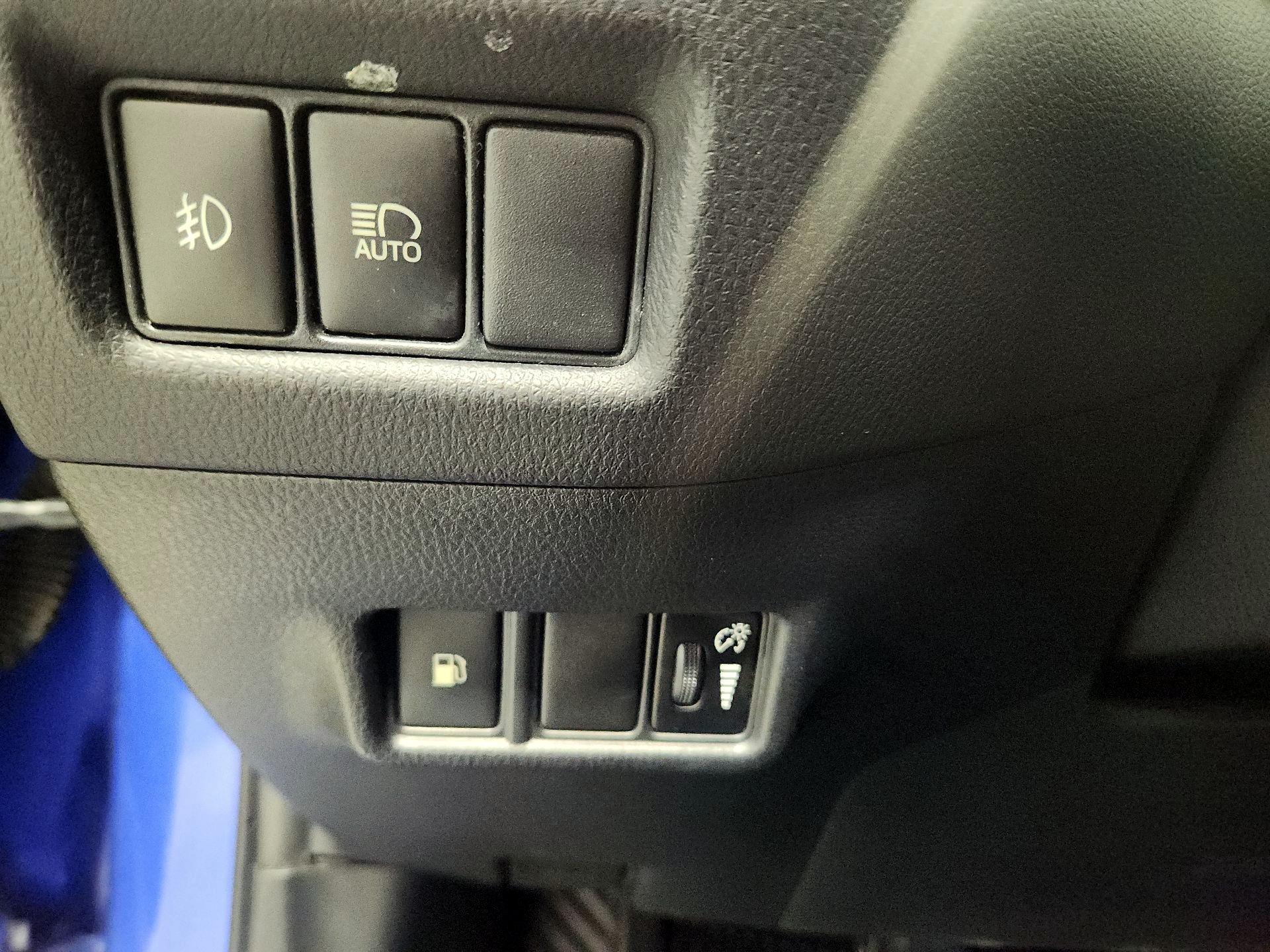 Thumbnail: 2018 Toyota C-HR - 13