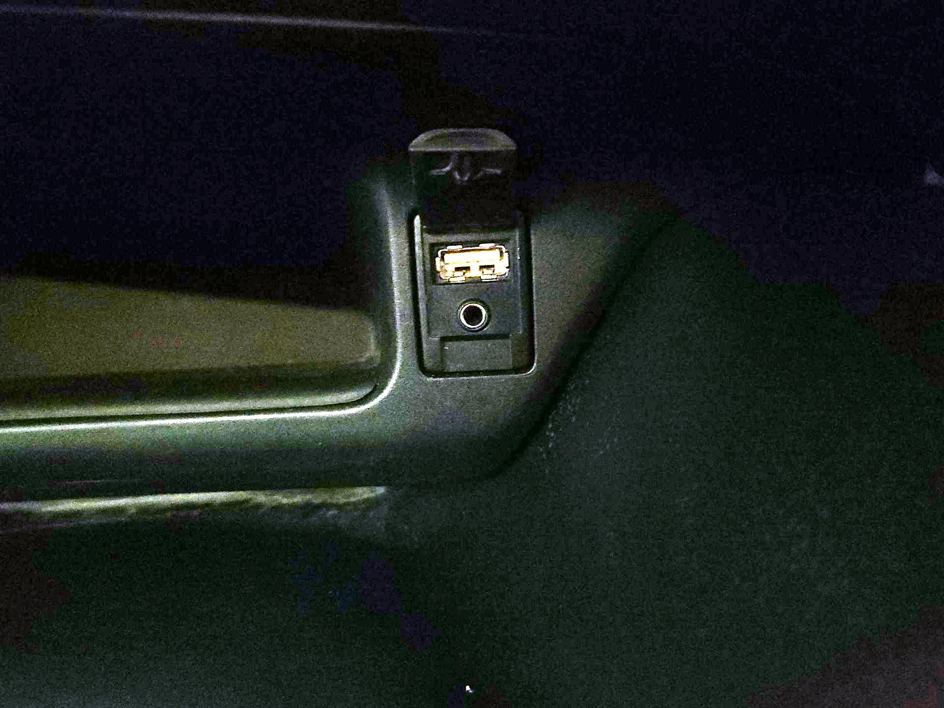 Thumbnail: 2018 Toyota C-HR - 18