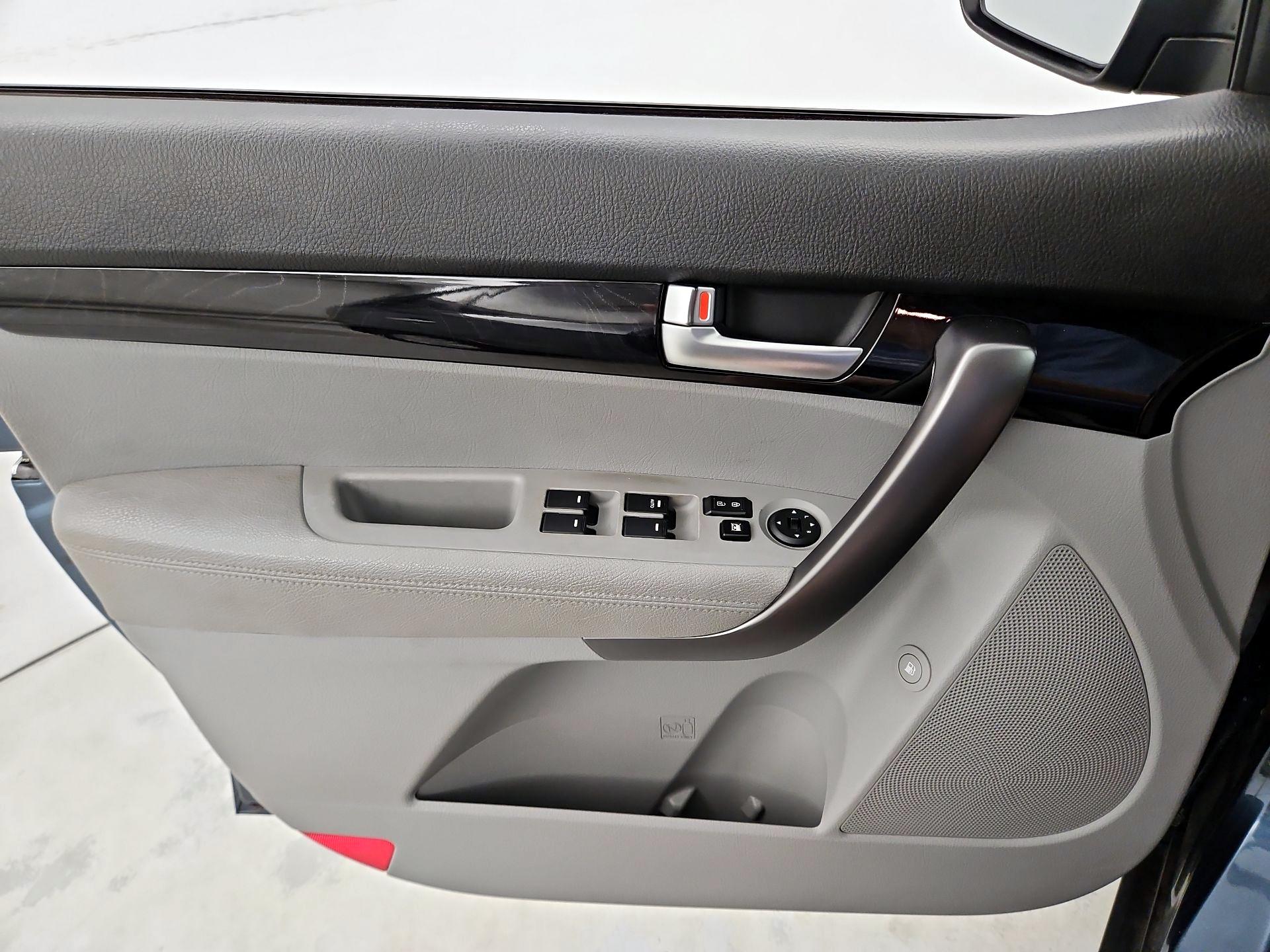 Thumbnail: 2014 Kia Sorento - 12