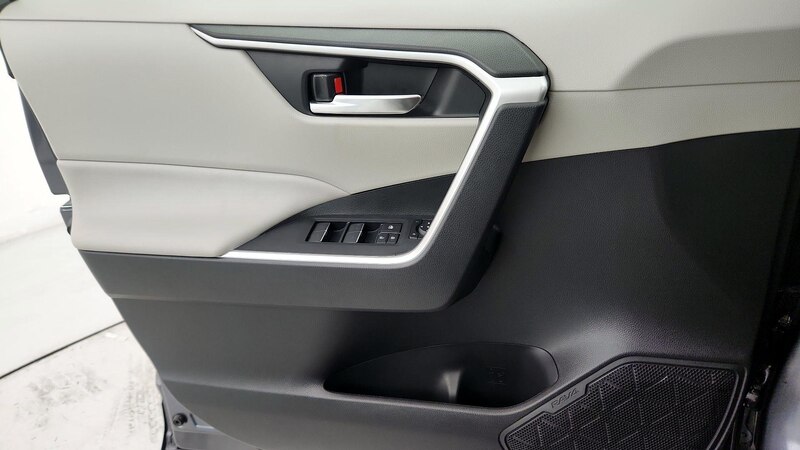 2022 Toyota RAV4 XLE 12