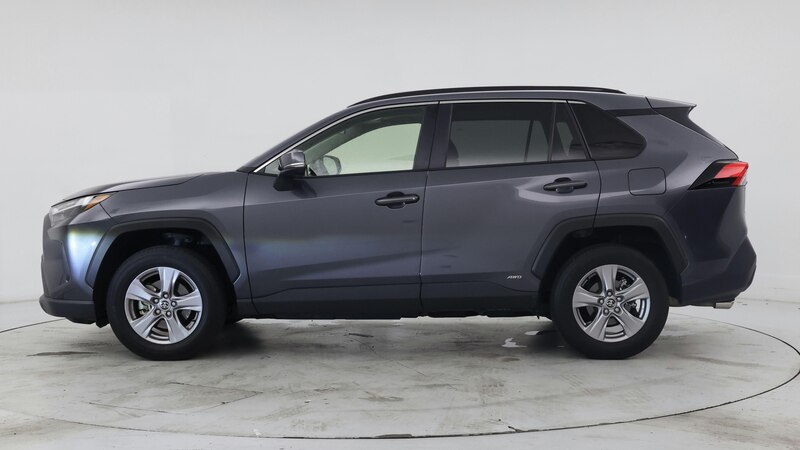 2022 Toyota RAV4 XLE 3