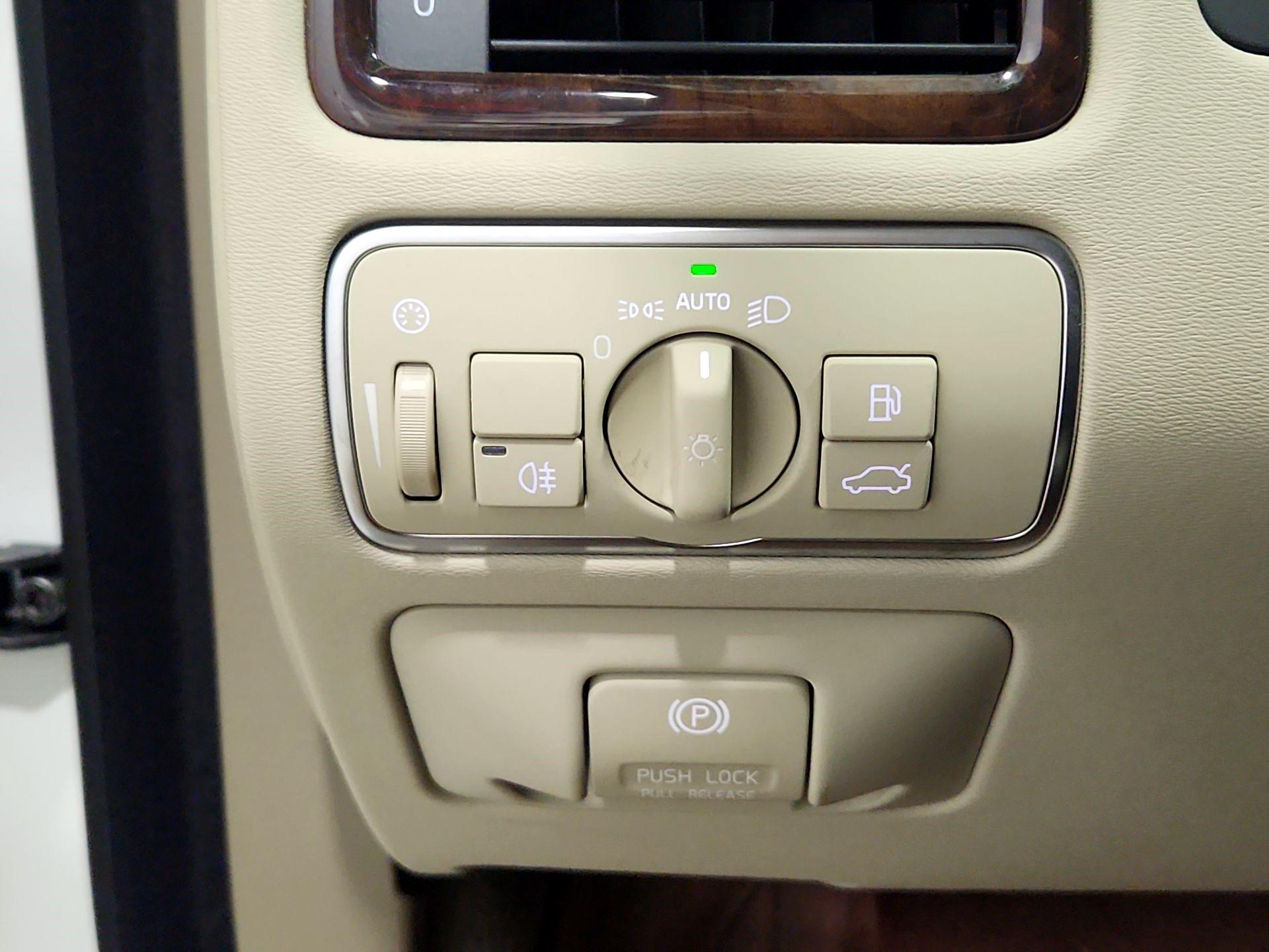 Thumbnail: 2014 Volvo S80 - 13
