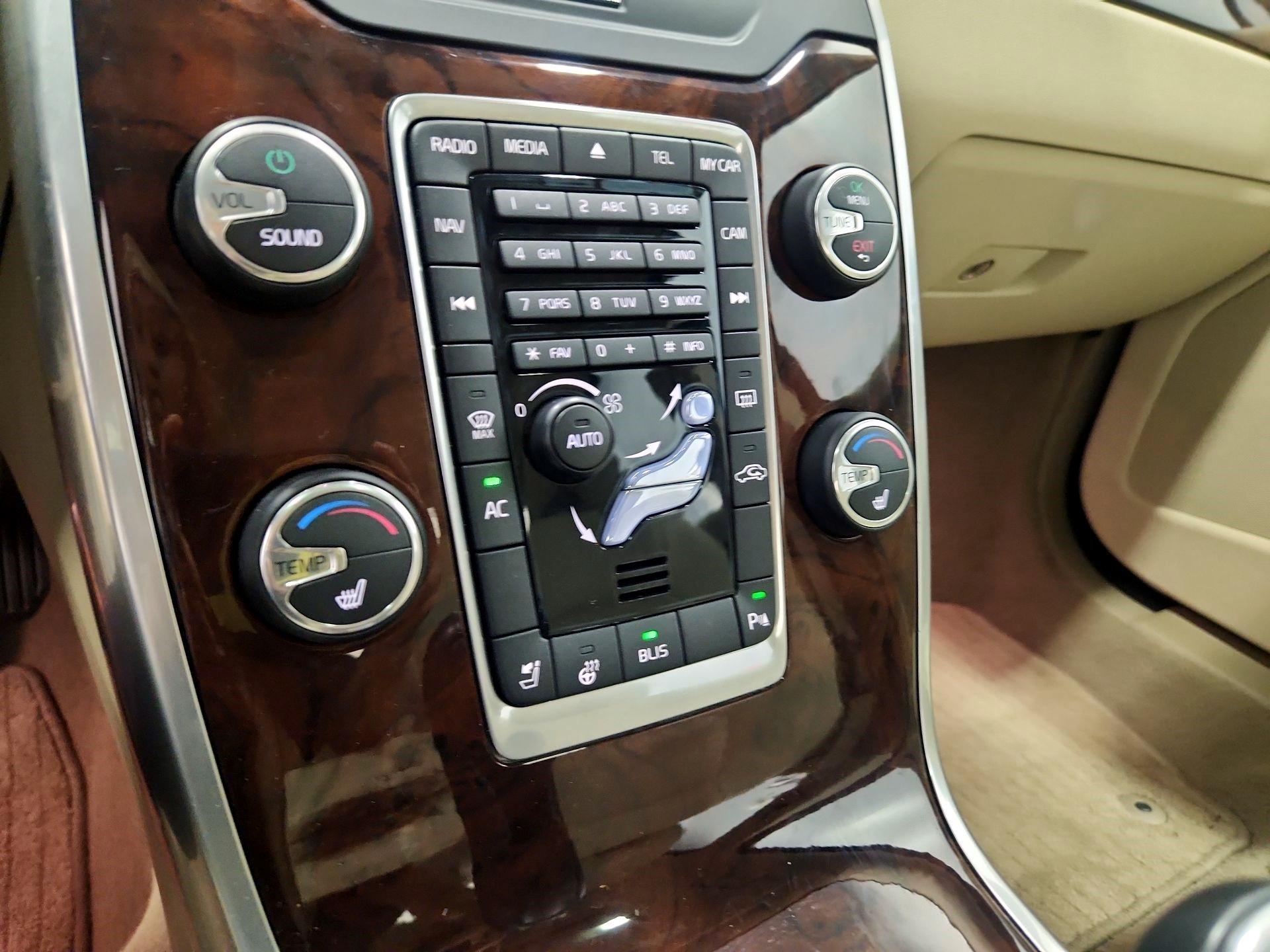 Thumbnail: 2014 Volvo S80 - 16