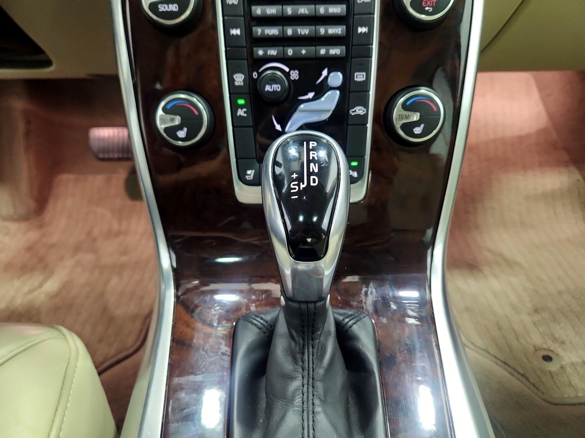 Thumbnail: 2014 Volvo S80 - 17