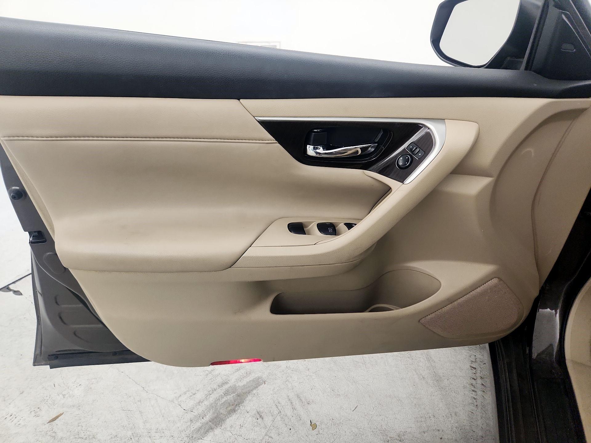 Thumbnail: 2013 Nissan Altima - 12