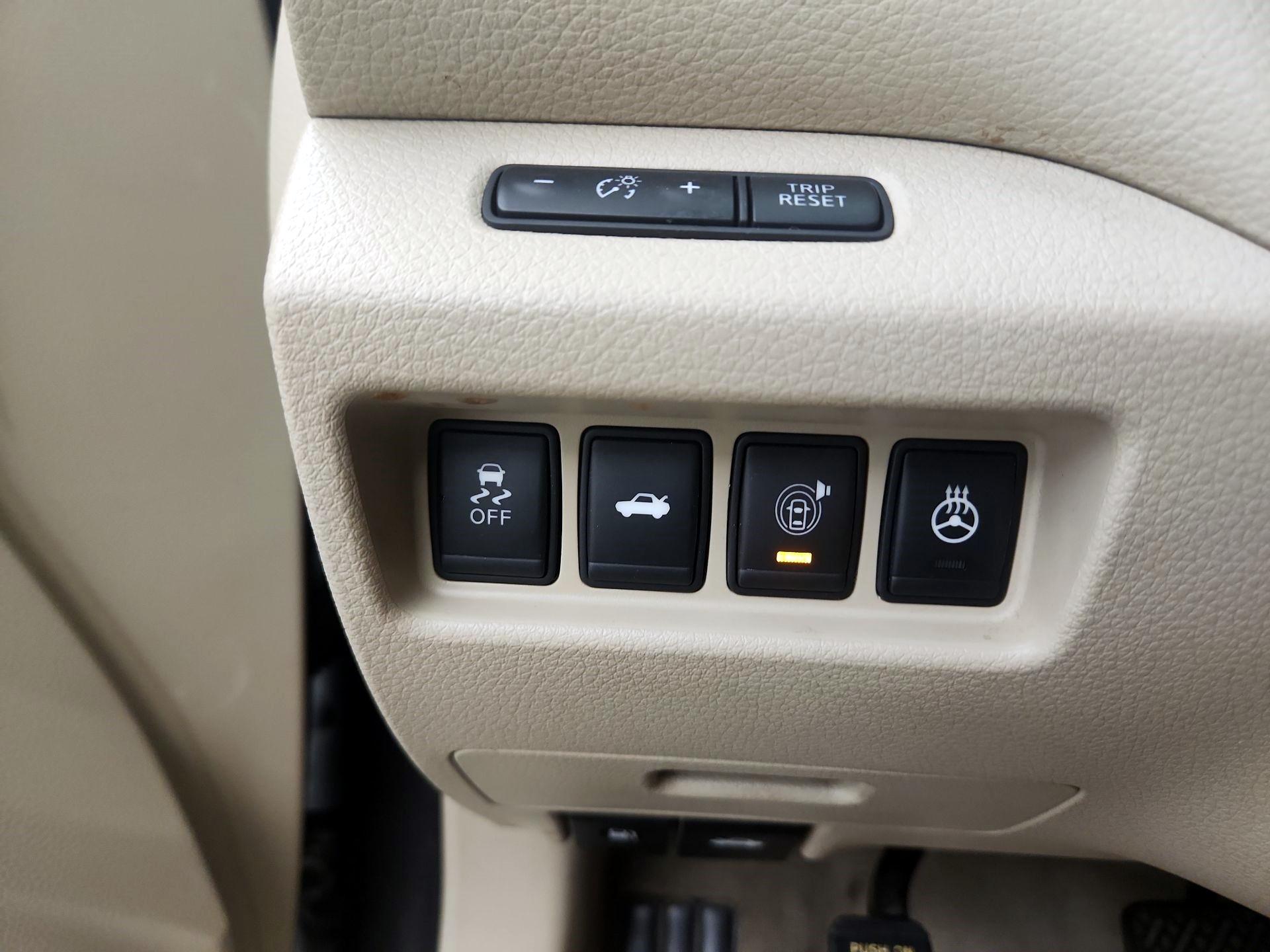 Thumbnail: 2013 Nissan Altima - 13