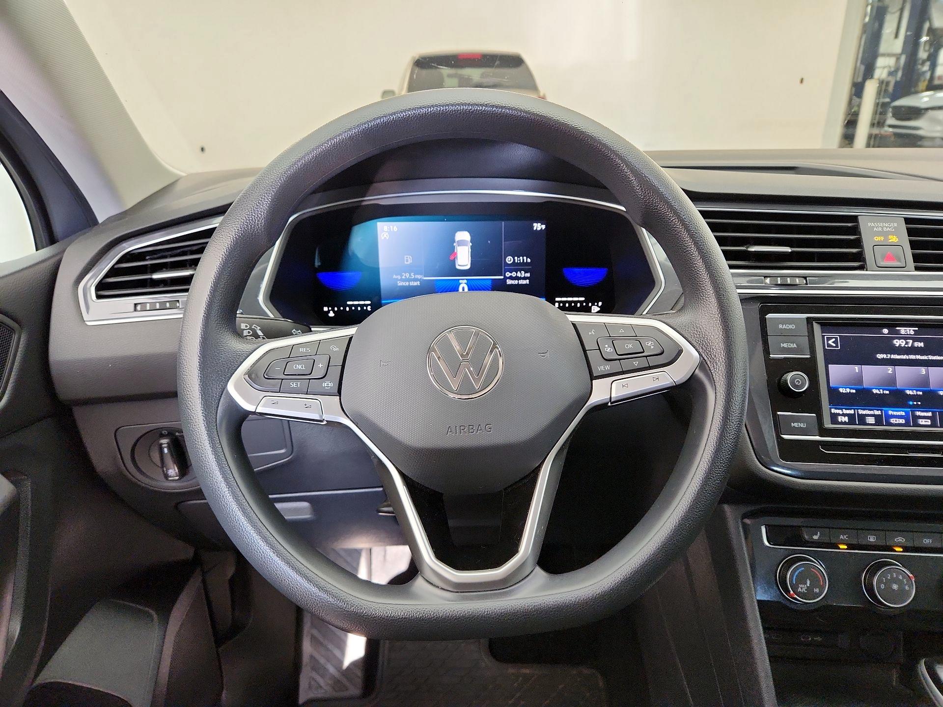 Thumbnail: 2022 Volkswagen Tiguan - 10