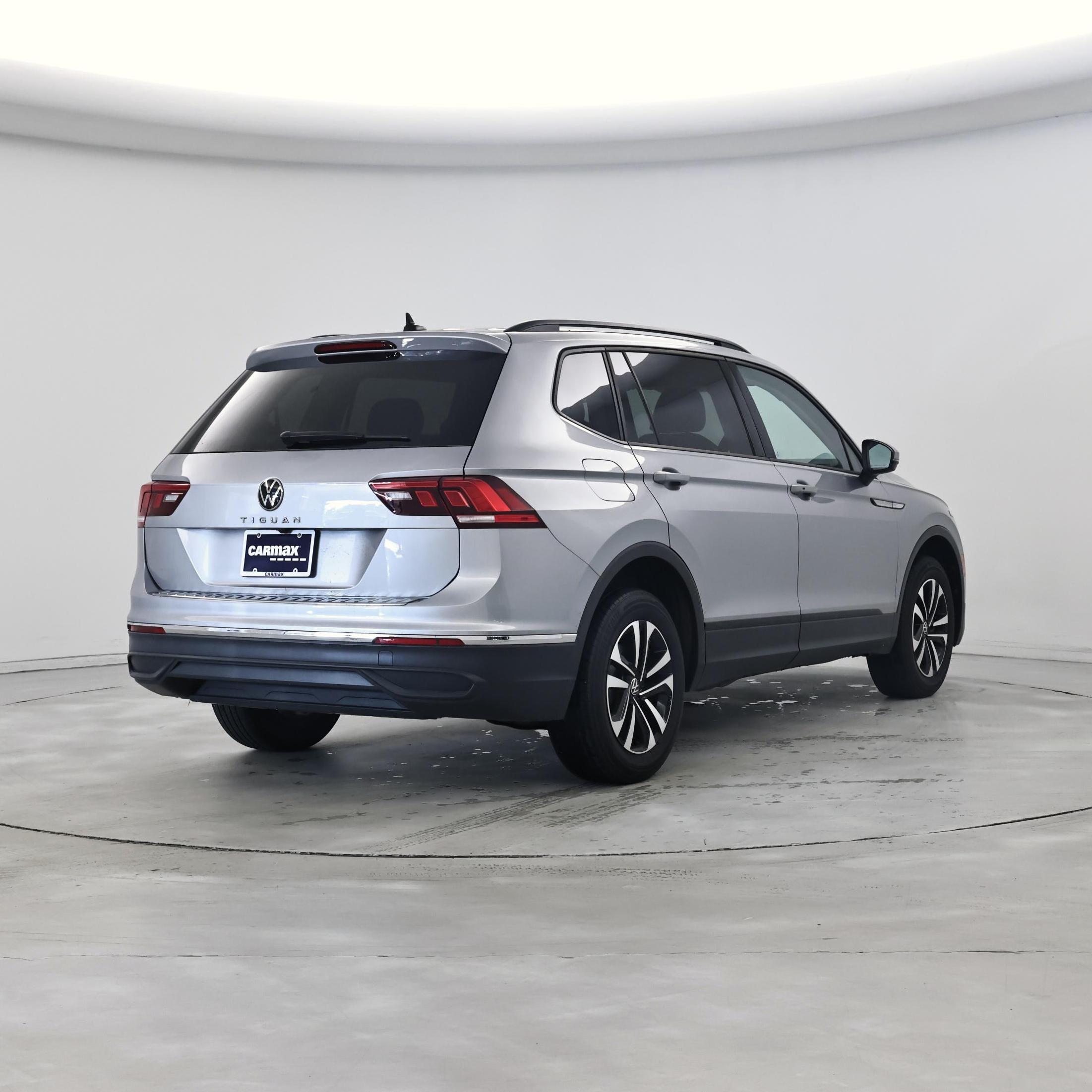 Thumbnail: 2022 Volkswagen Tiguan - 8