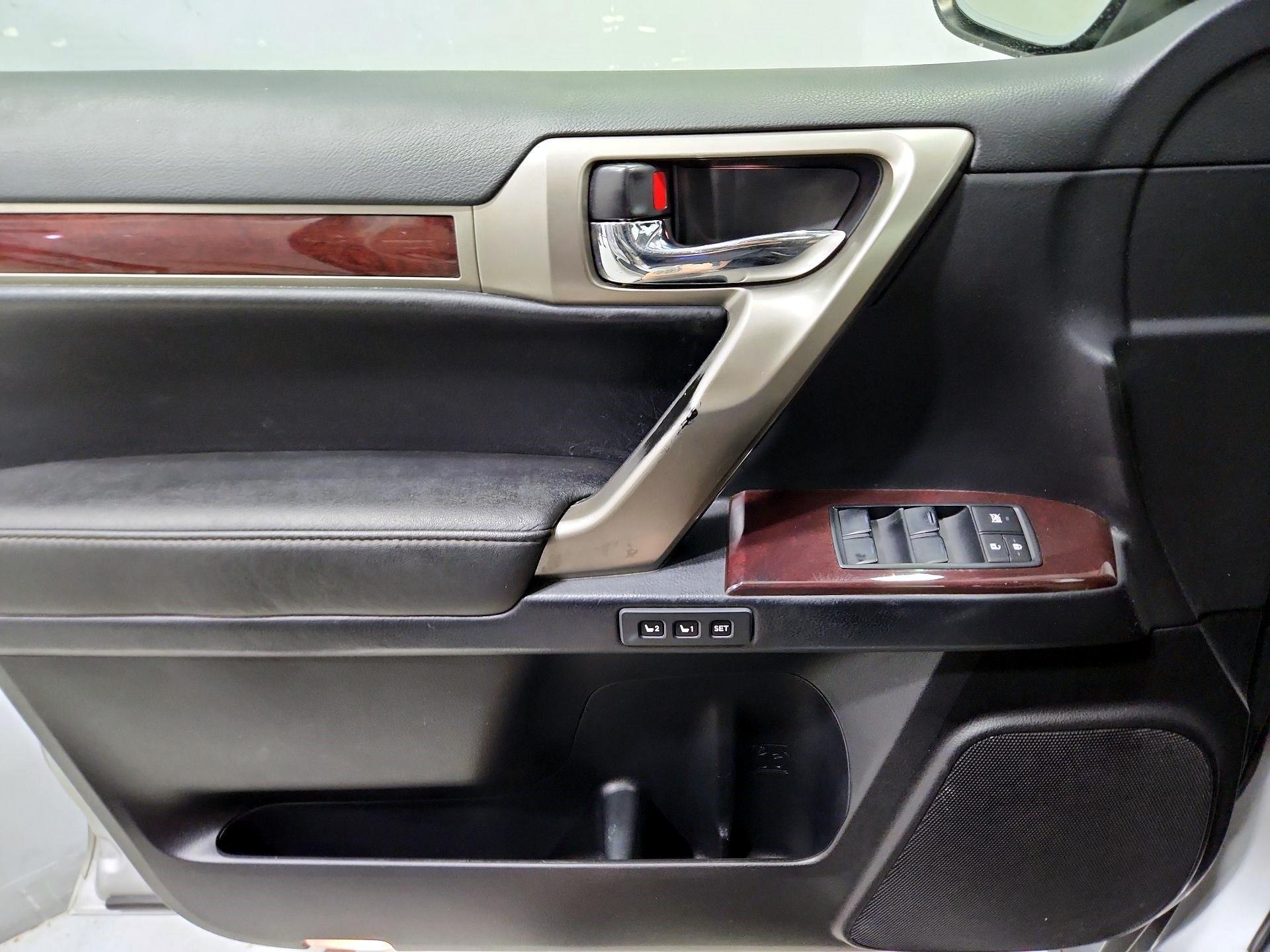 Thumbnail: 2014 Lexus GX - 12