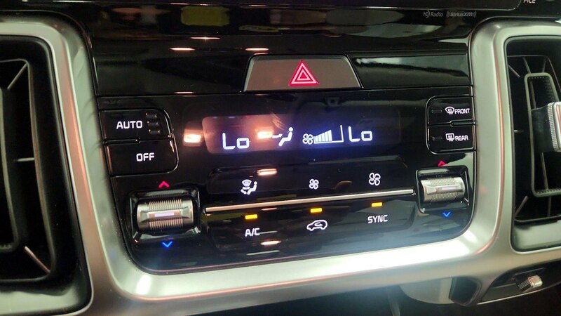 2023 Kia Sorento S 16