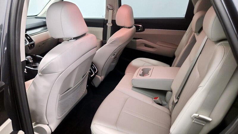 2023 Kia Sorento S 19
