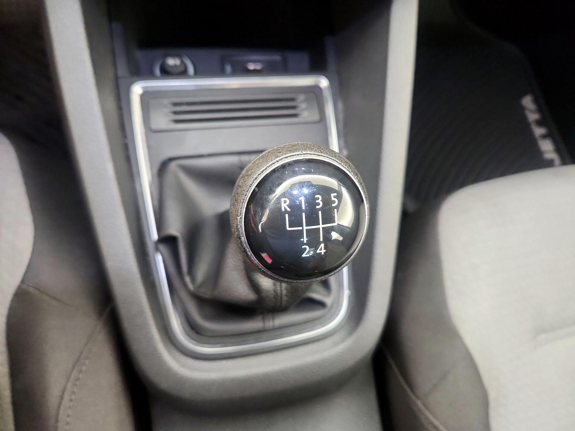 Thumbnail: 2017 Volkswagen Jetta - 16