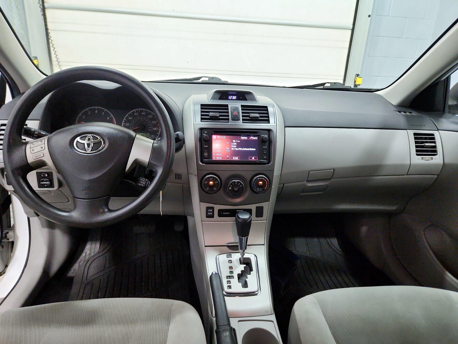 Thumbnail: 2013 Toyota Corolla - 9