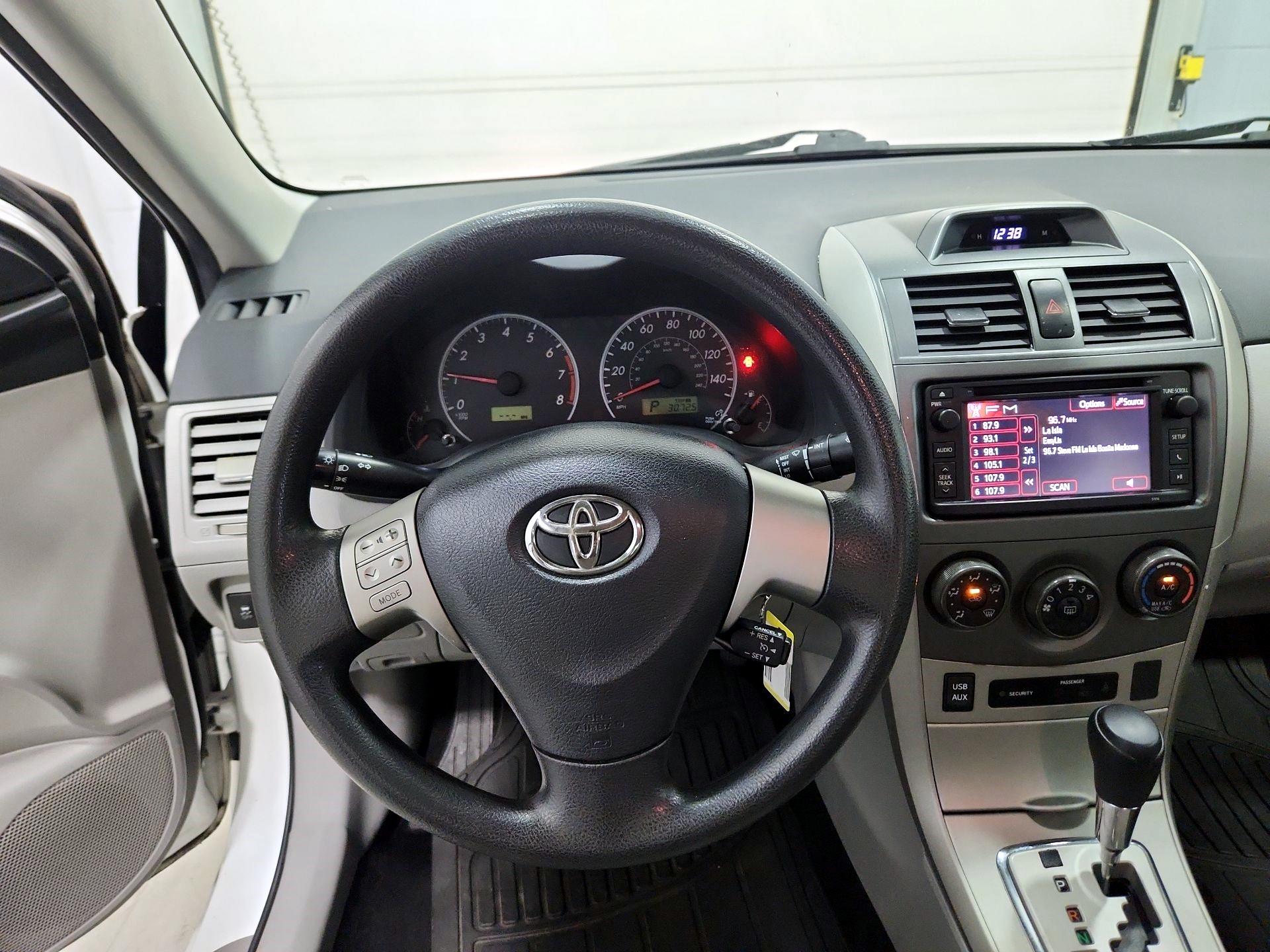 Thumbnail: 2013 Toyota Corolla - 10
