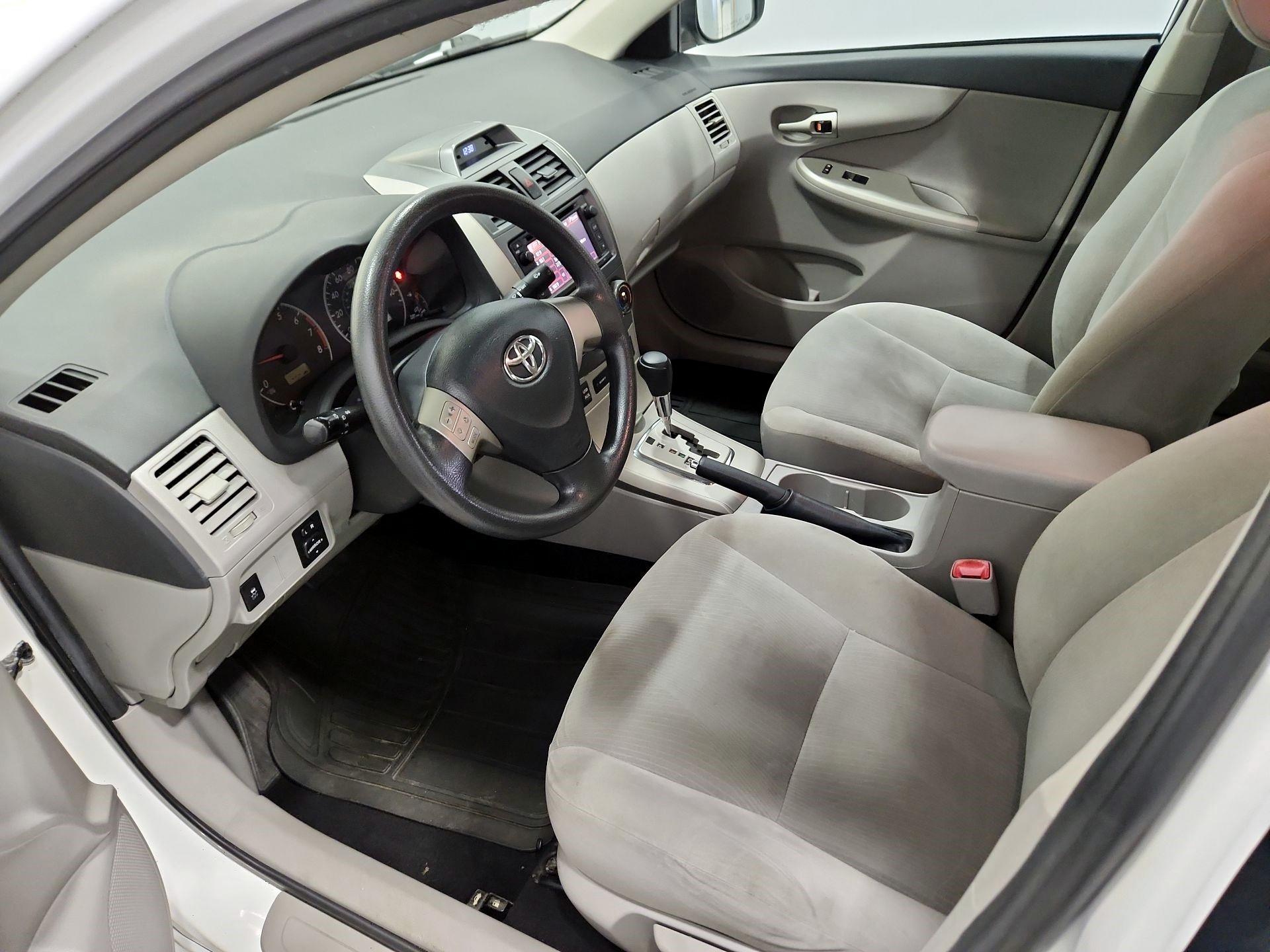 Thumbnail: 2013 Toyota Corolla - 11