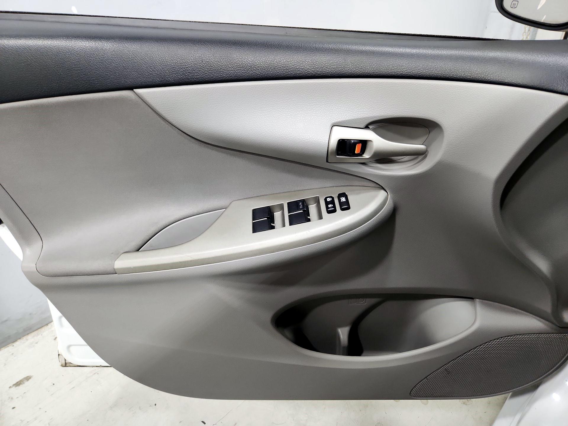 Thumbnail: 2013 Toyota Corolla - 12