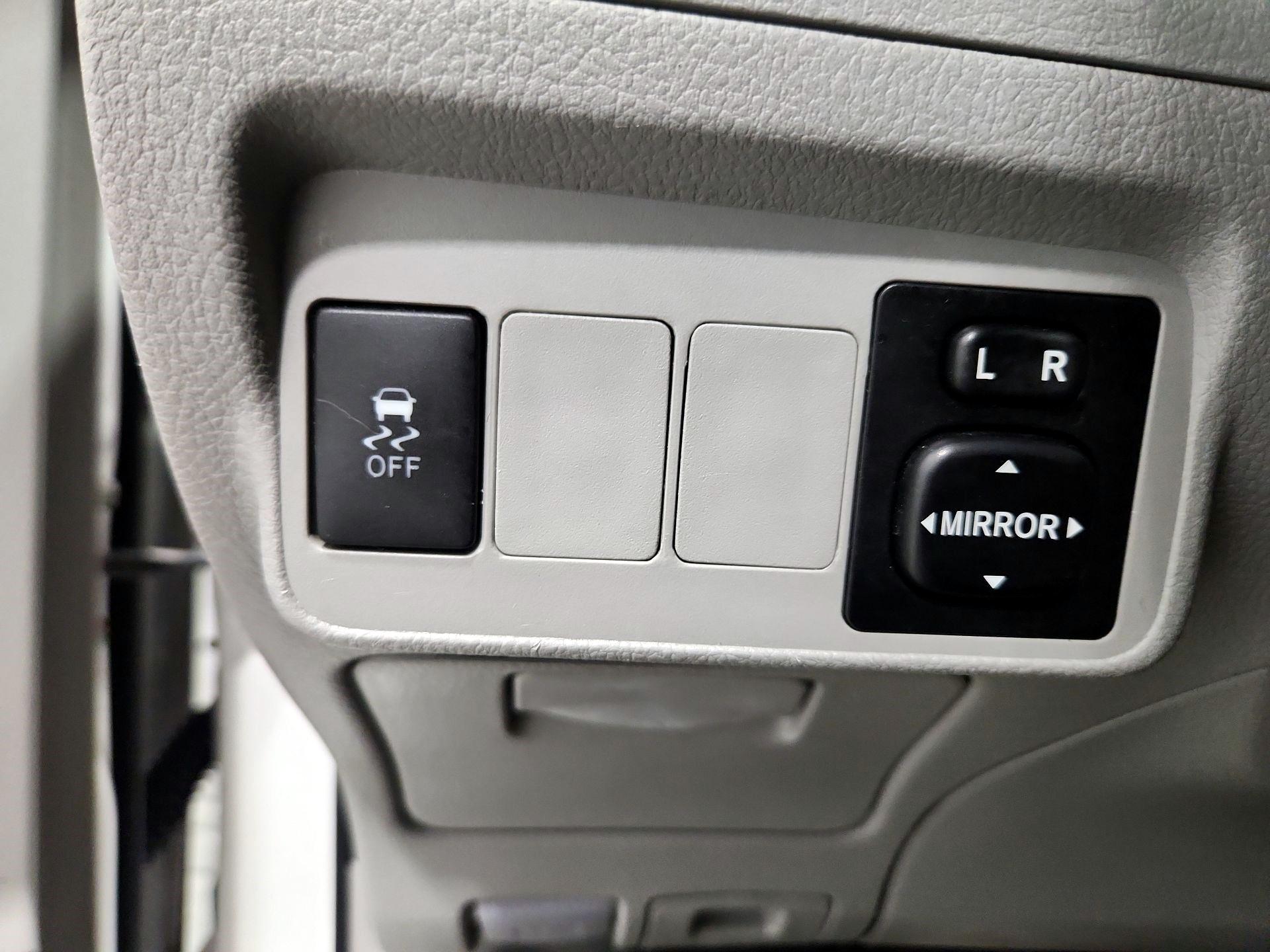 Thumbnail: 2013 Toyota Corolla - 13
