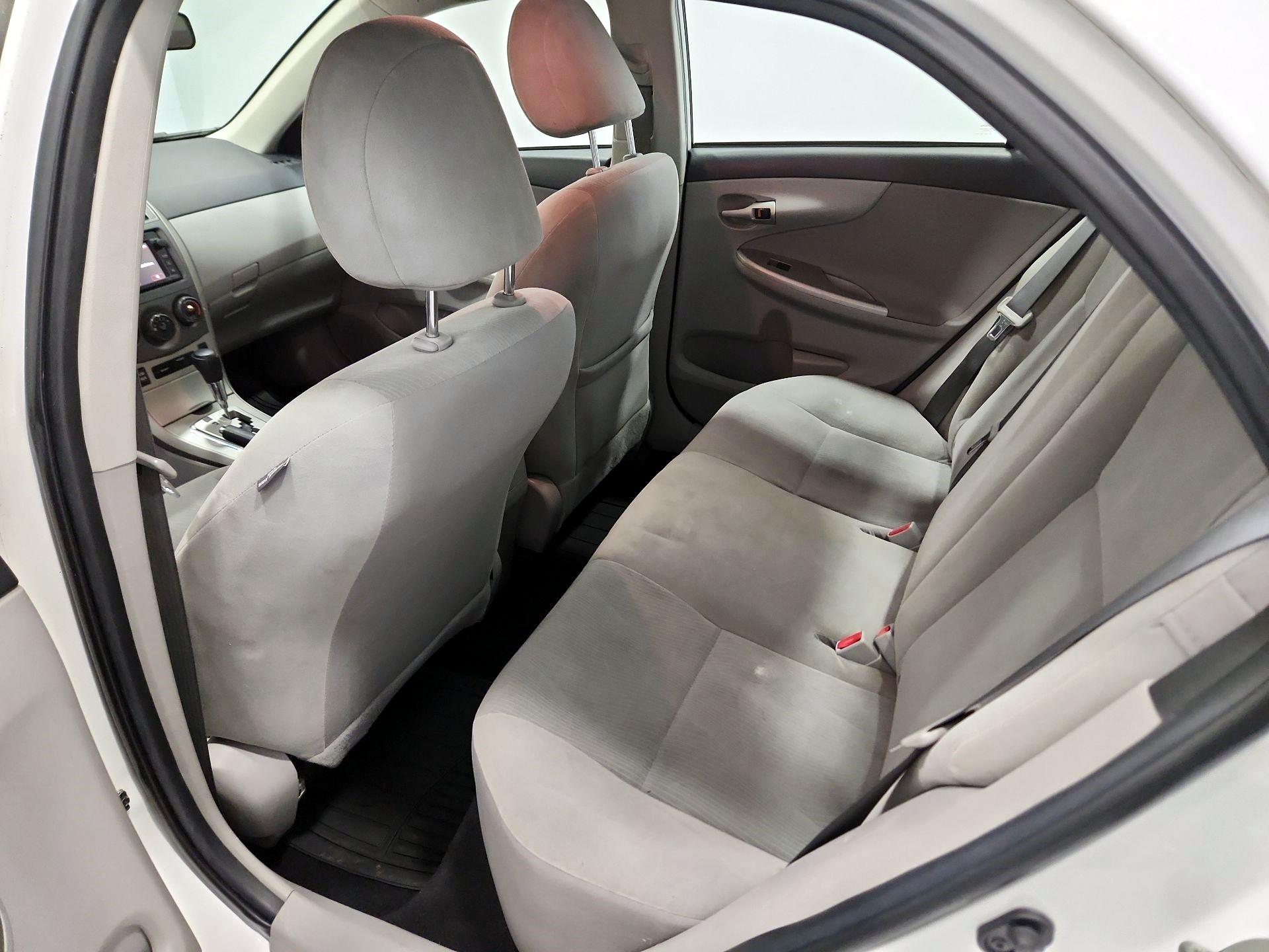 Thumbnail: 2013 Toyota Corolla - 18