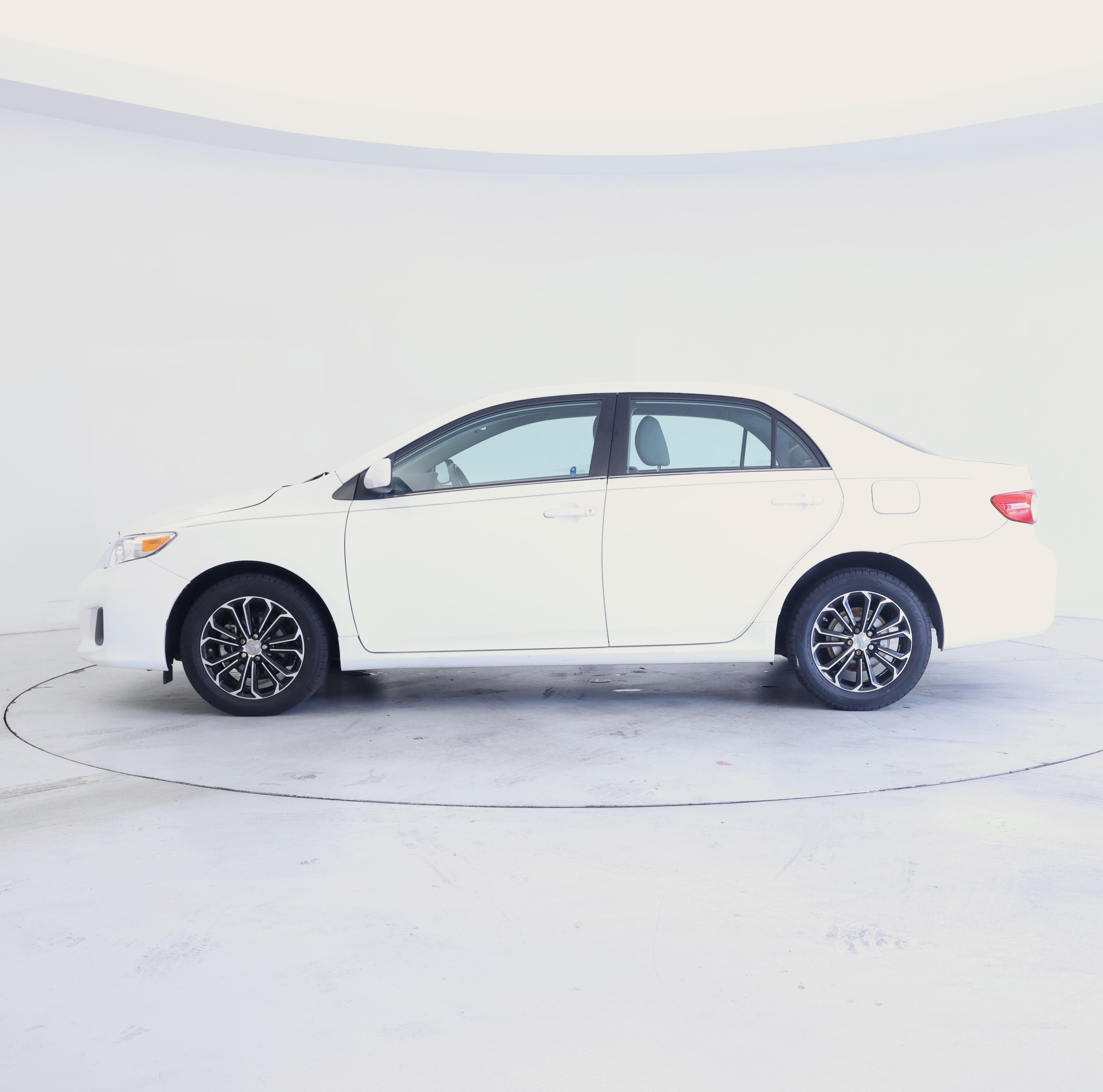 Thumbnail: 2013 Toyota Corolla - 3