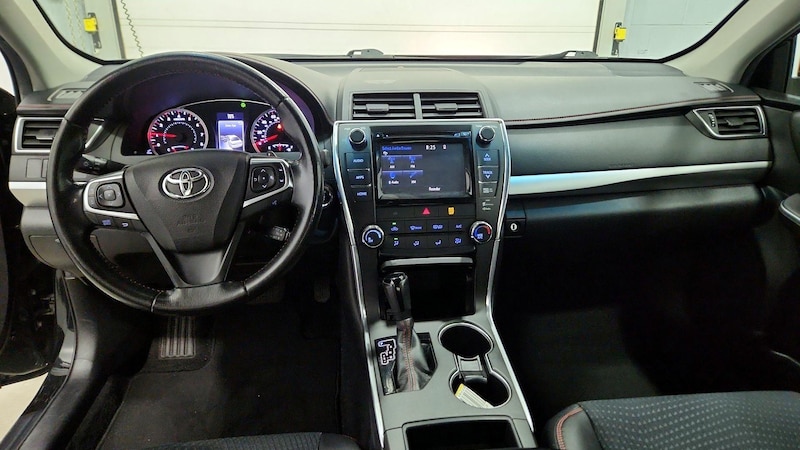 2015 Toyota Camry SE 9