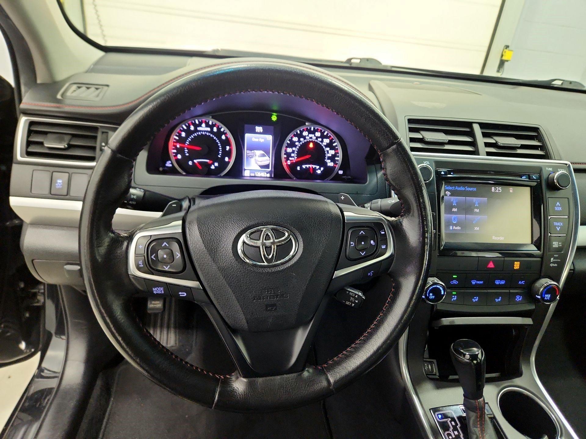 Thumbnail: 2015 Toyota Camry - 10
