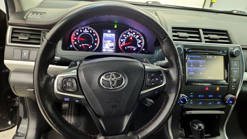 2015 Toyota Camry SE 10
