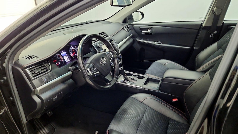 2015 Toyota Camry SE 11