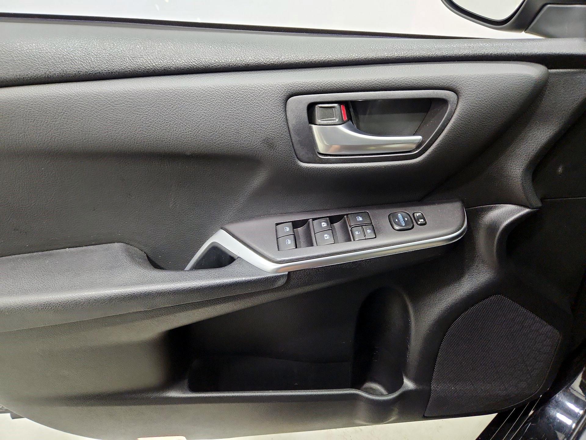 Thumbnail: 2015 Toyota Camry - 12